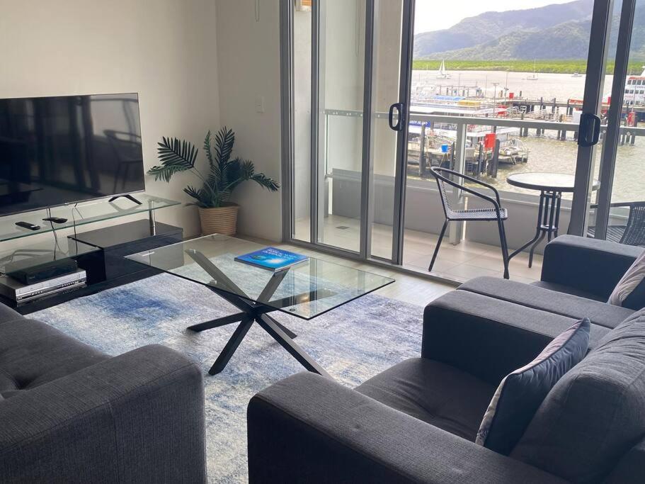 Absolute Waterfront Apartment