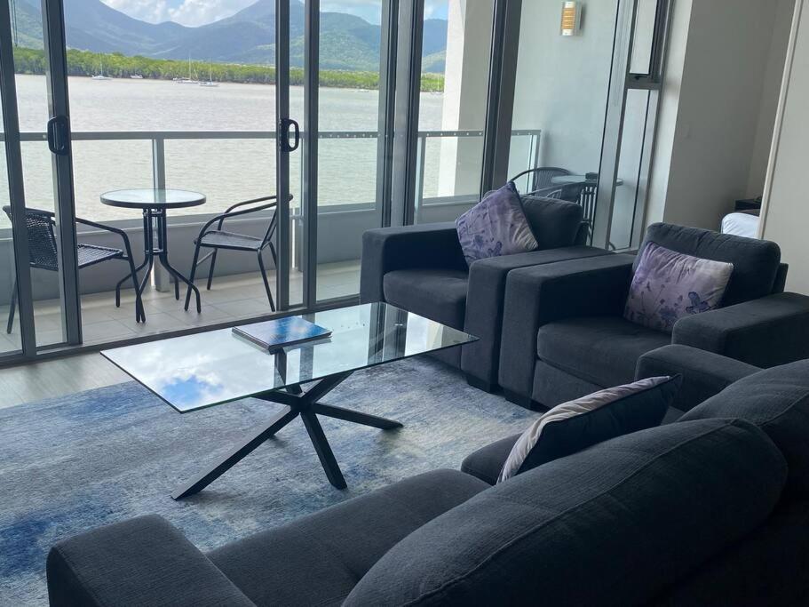 Absolute Waterfront Apartment
