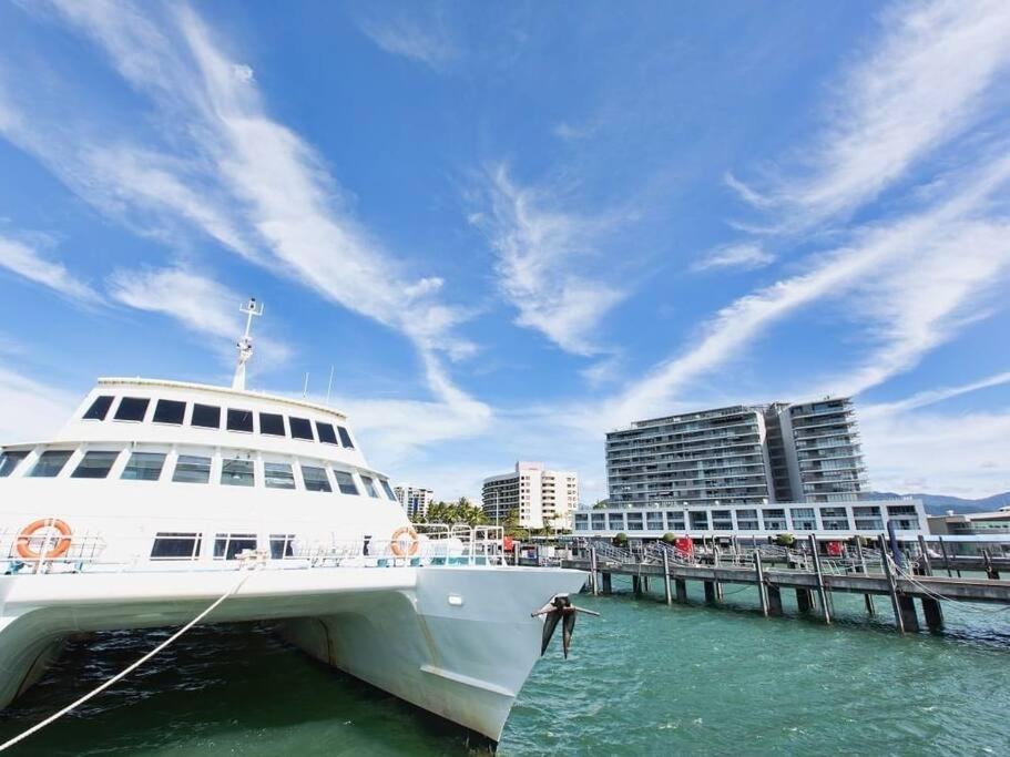 Absolute Waterfront Apartment