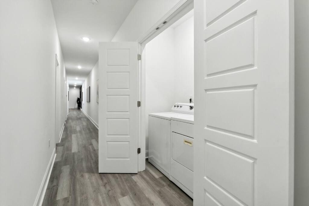 Grand 10-Bedroom Oasis in NOLA view 3