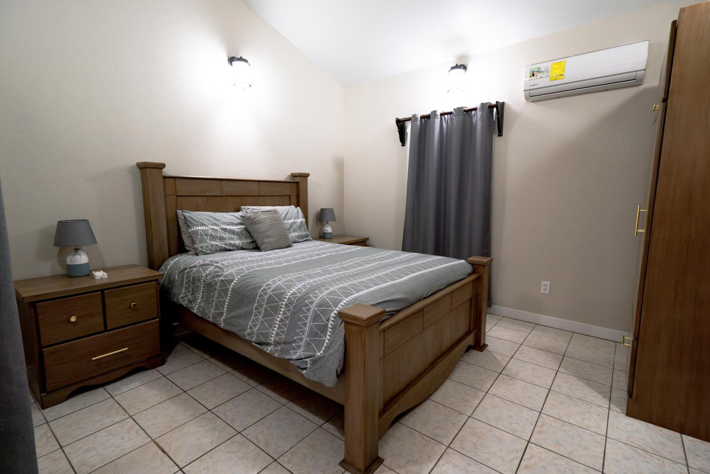 Oakridge Apartment