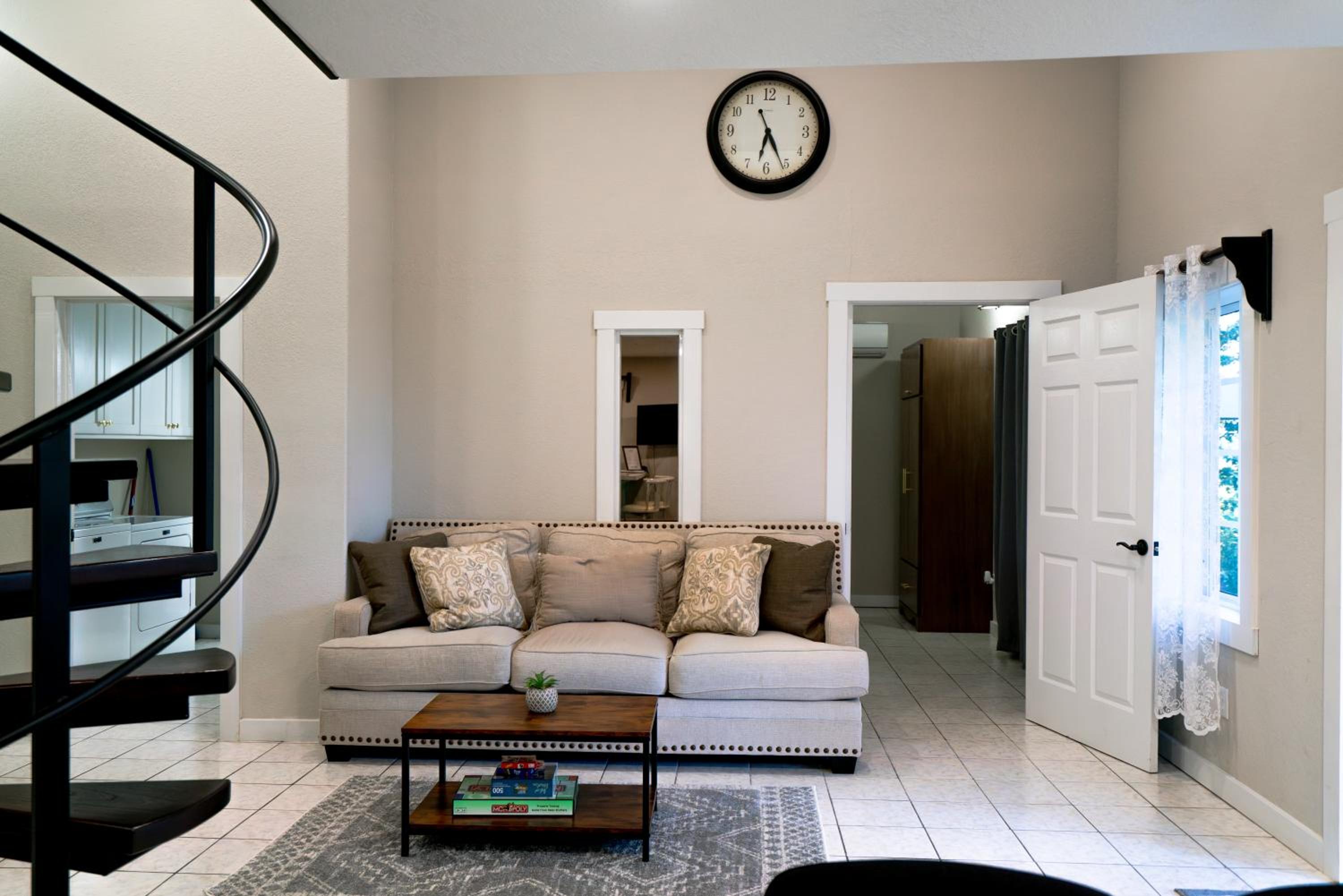 Oakridge Apartment