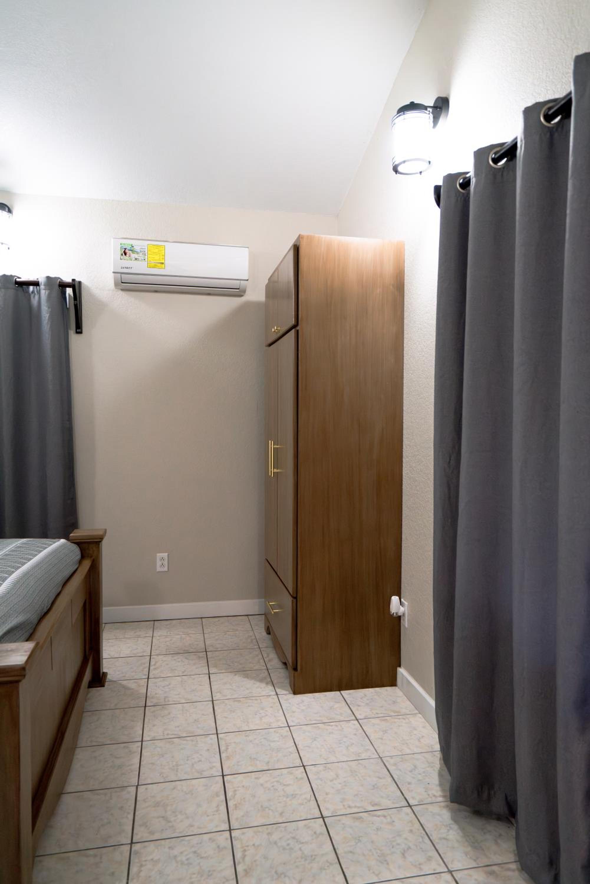 Oakridge Apartment
