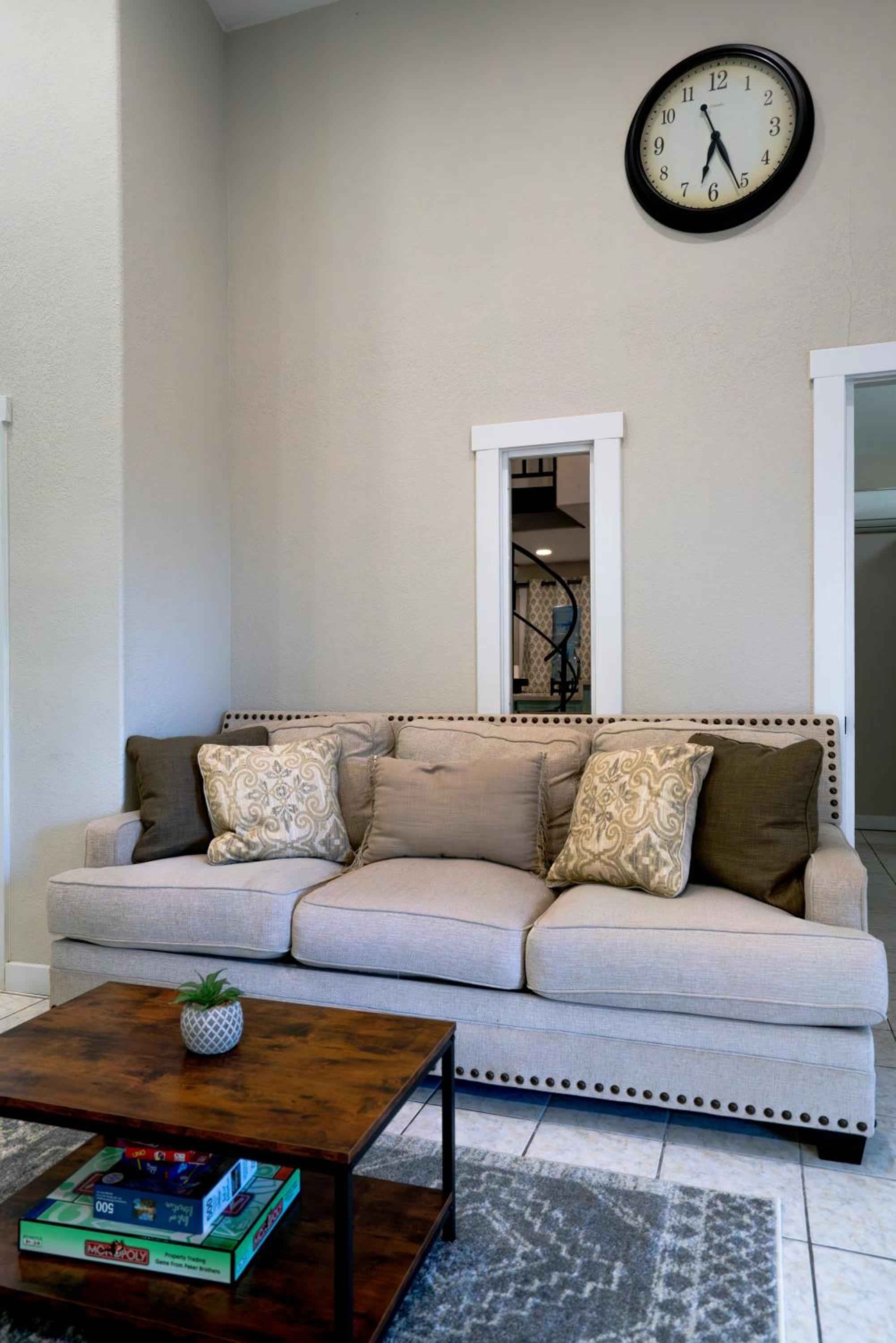 Oakridge Apartment