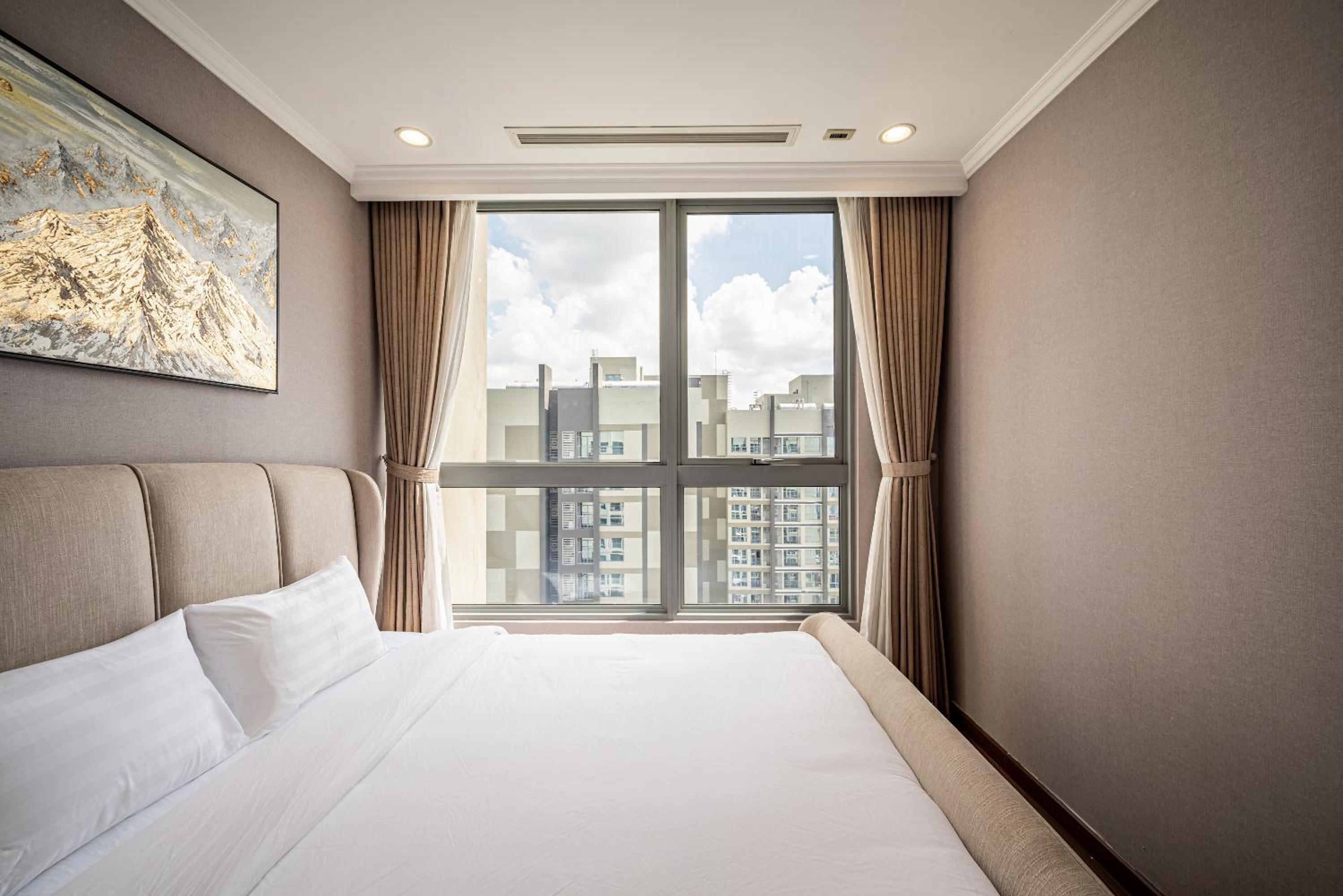 Luxury Apartment at Vinhomes Central Park