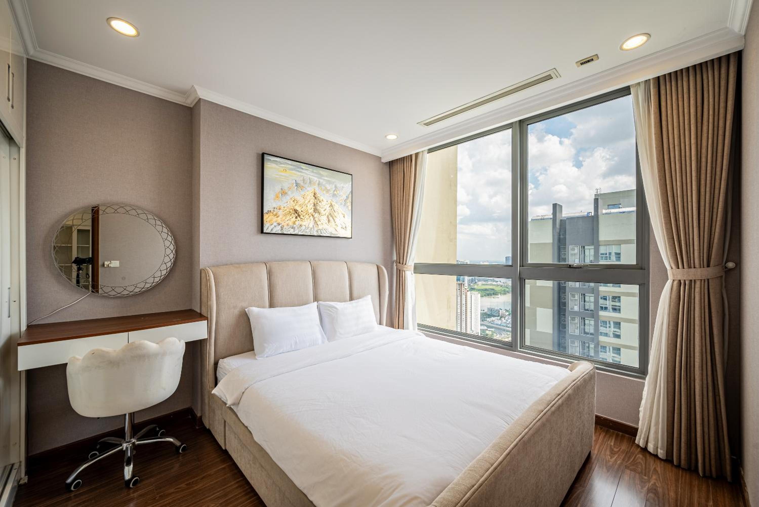 Luxury Apartment at Vinhomes Central Park