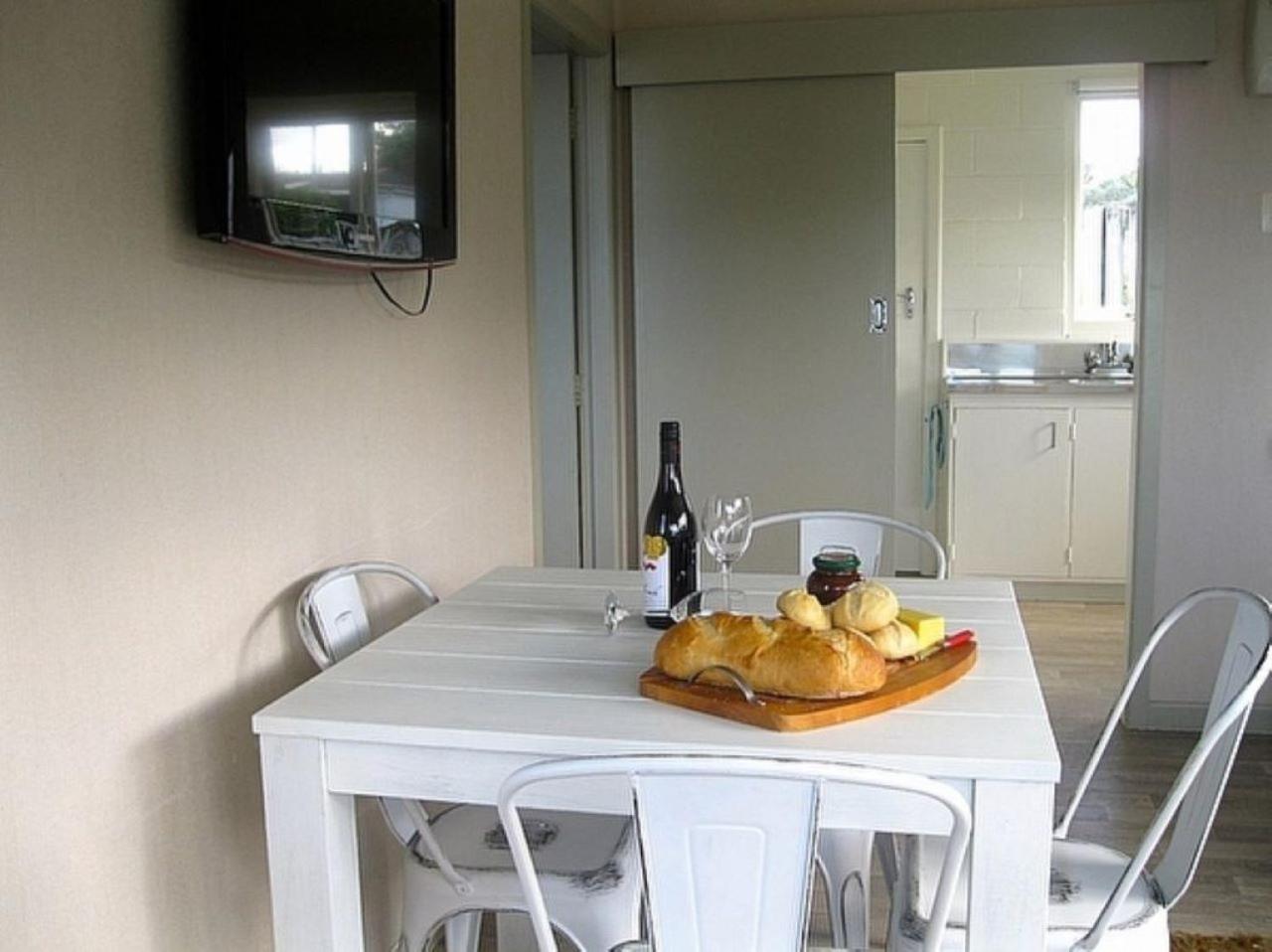 Hosts on the Coast Flaxmill Bay Motel Unit 4 view 5
