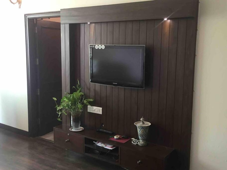 Villa with tropical garden view 4