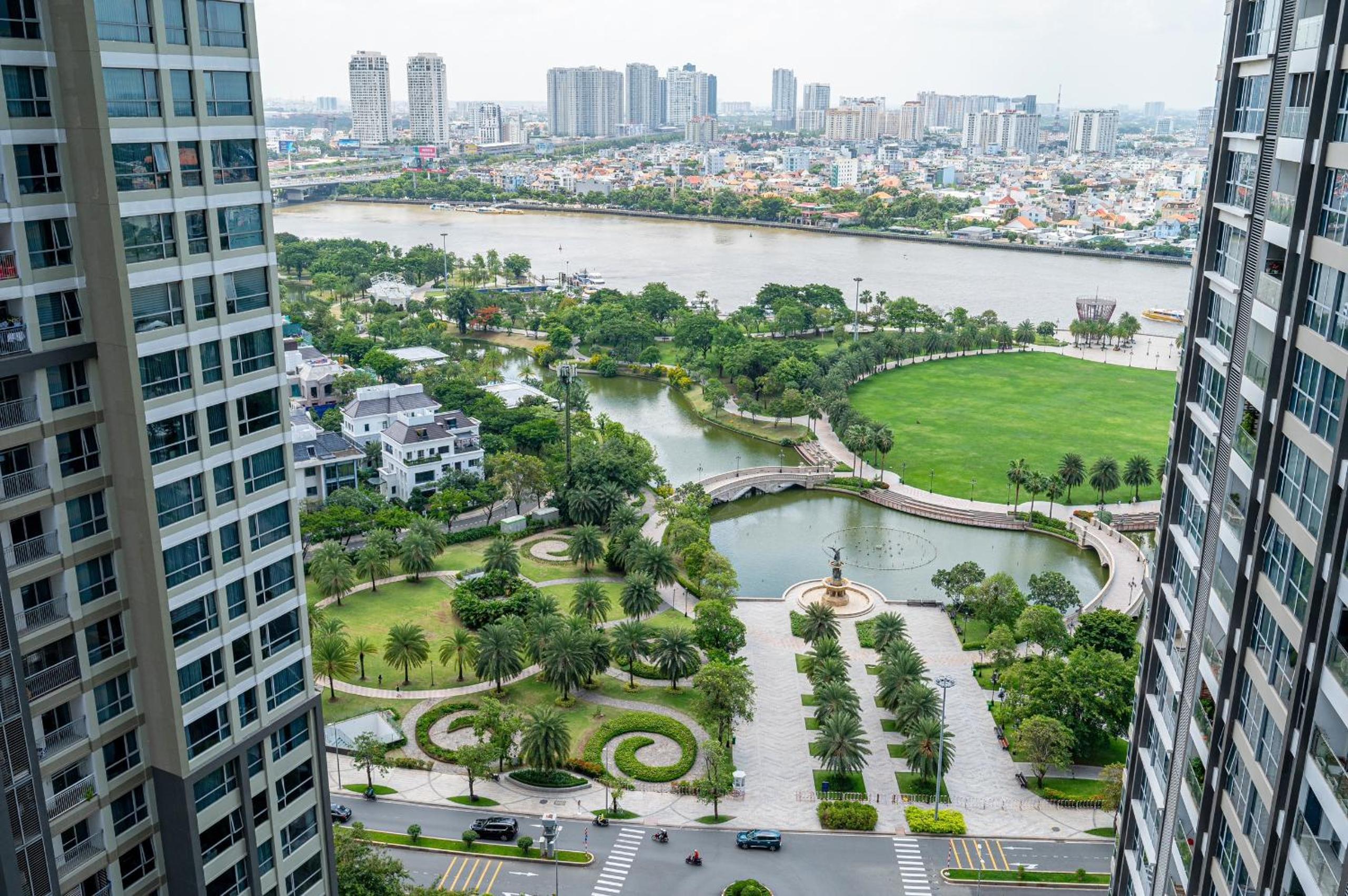 Luxury Apartment at Vinhomes Central Park