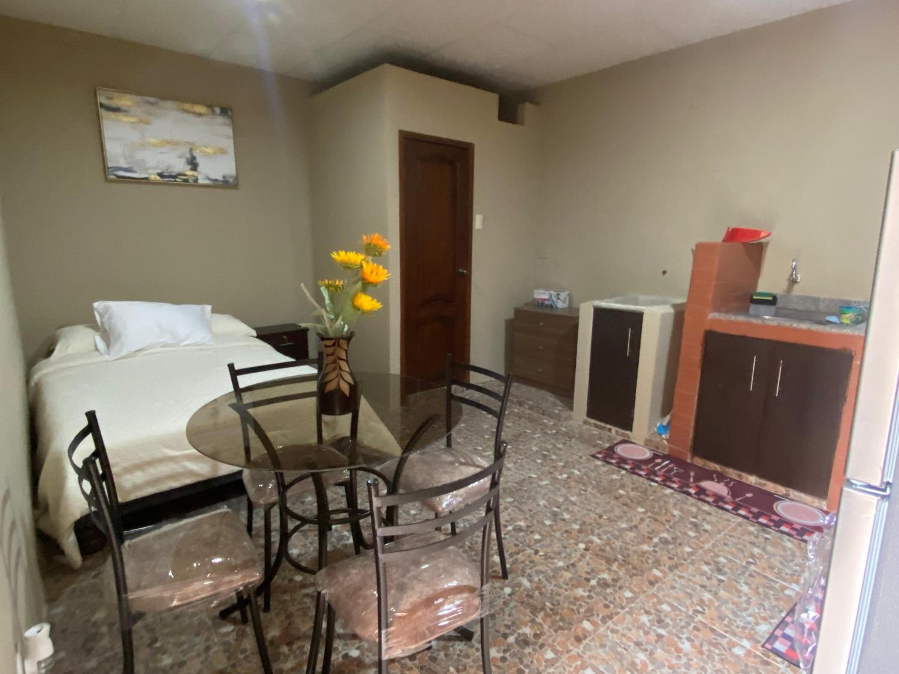 Estudio cómodo en Garzota, cerca del aeropuerto
