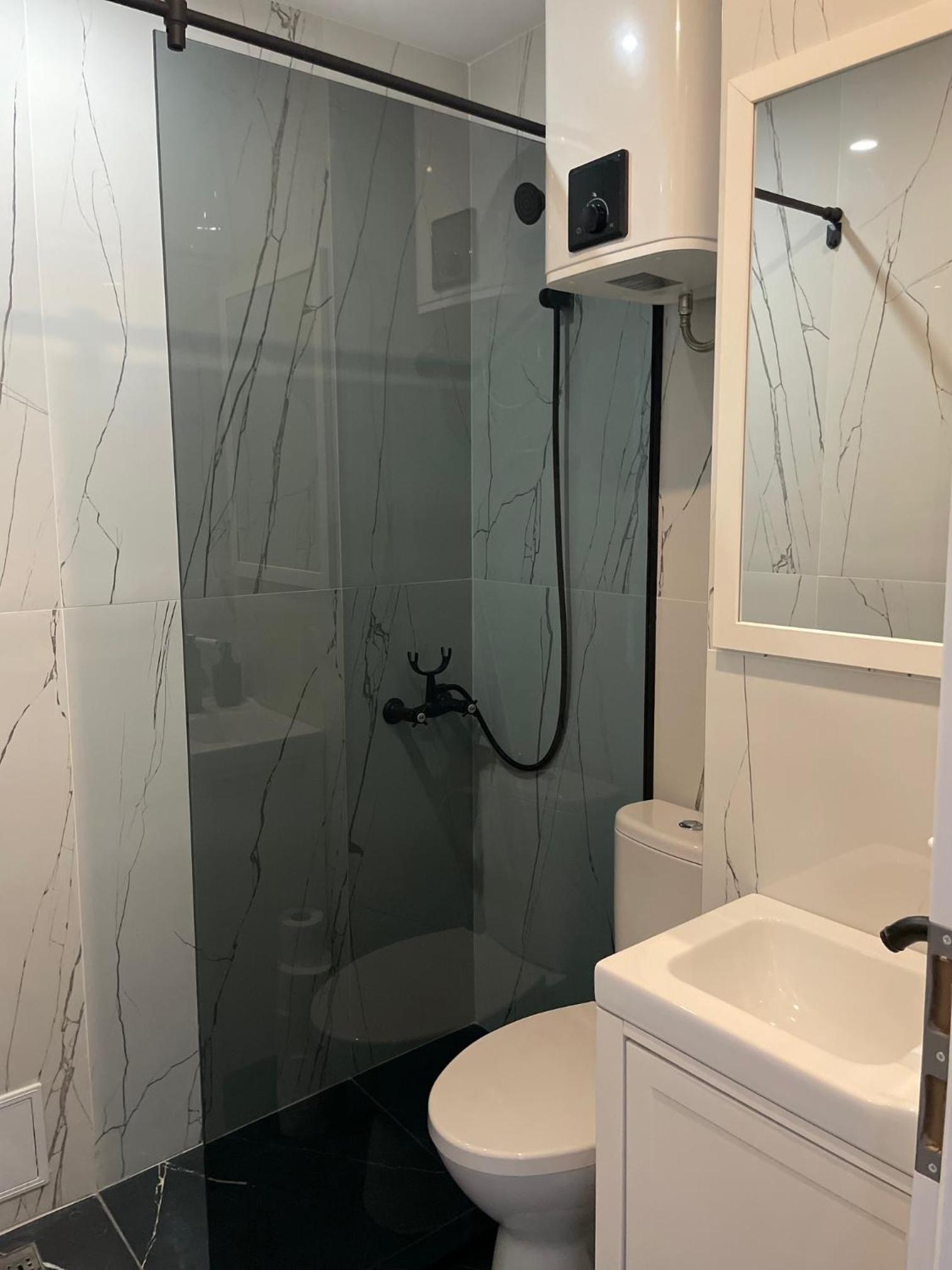 Luxury Apartment with FREE PARKING