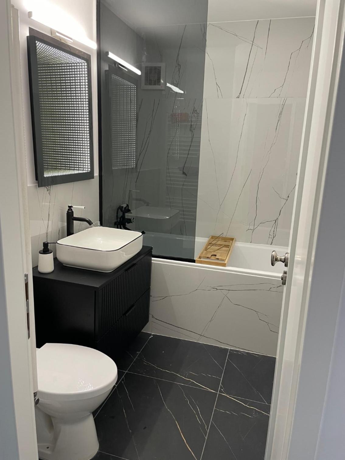Luxury Apartment with FREE PARKING