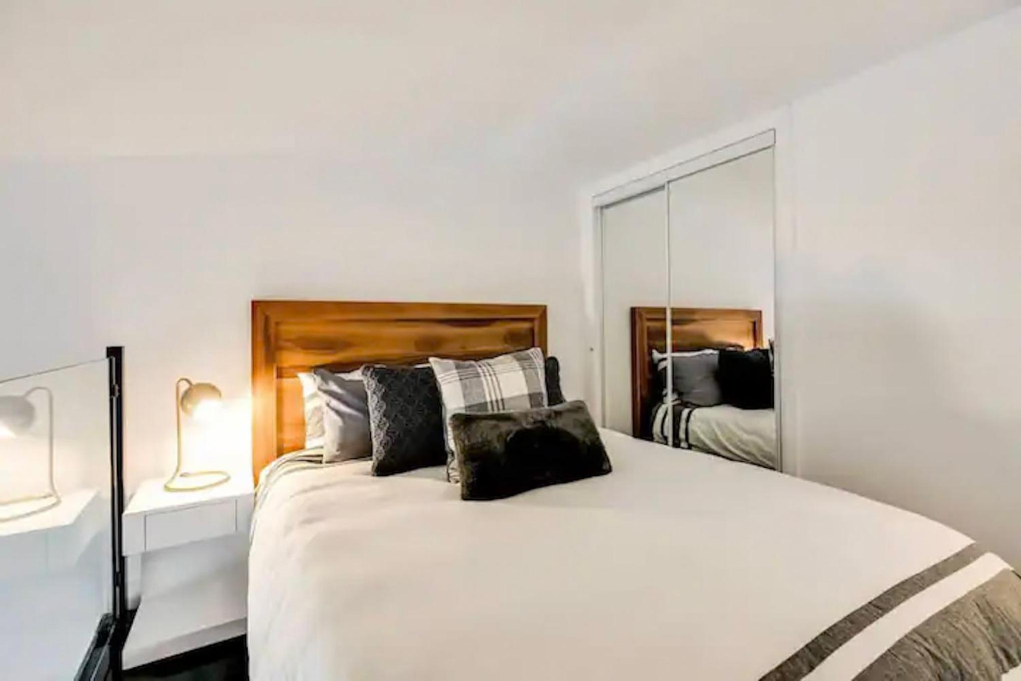 Condo moderne, escapade vacance, vue sur montagnes