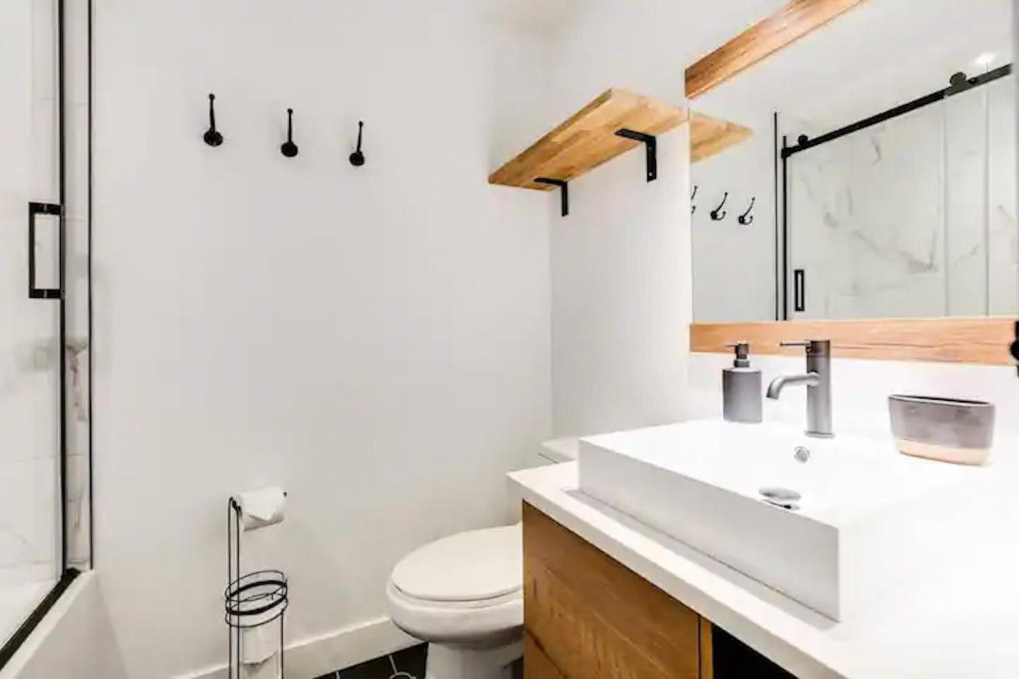 Condo moderne, escapade vacance, vue sur montagnes