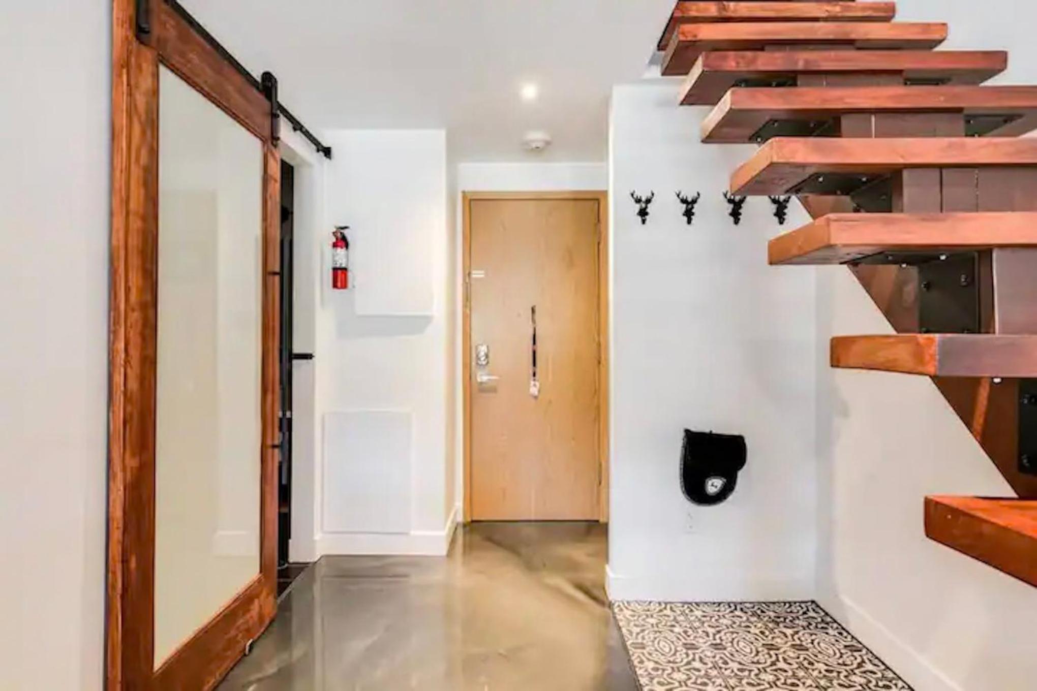 Condo moderne, escapade vacance, vue sur montagnes
