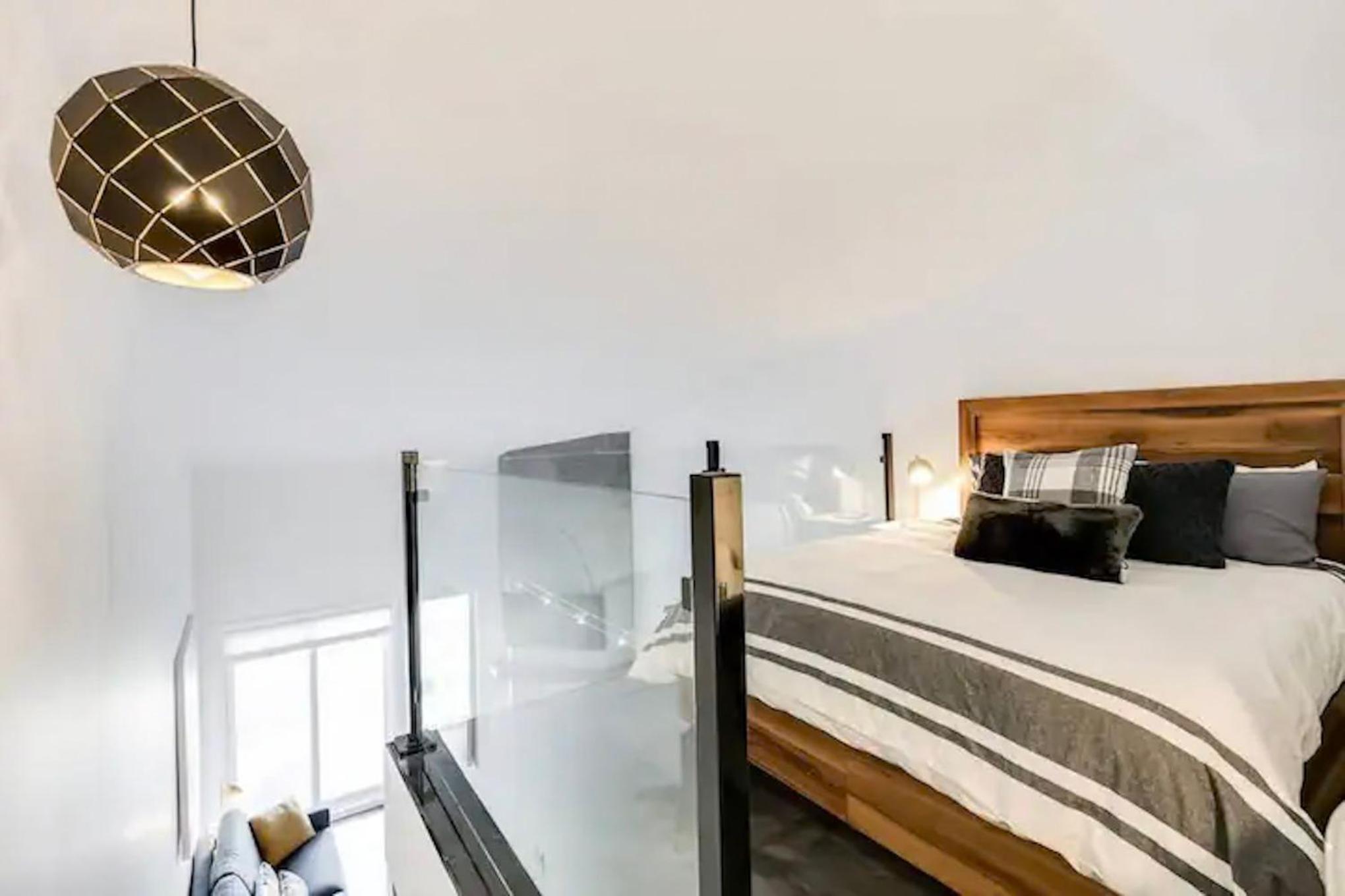 Condo moderne, escapade vacance, vue sur montagnes