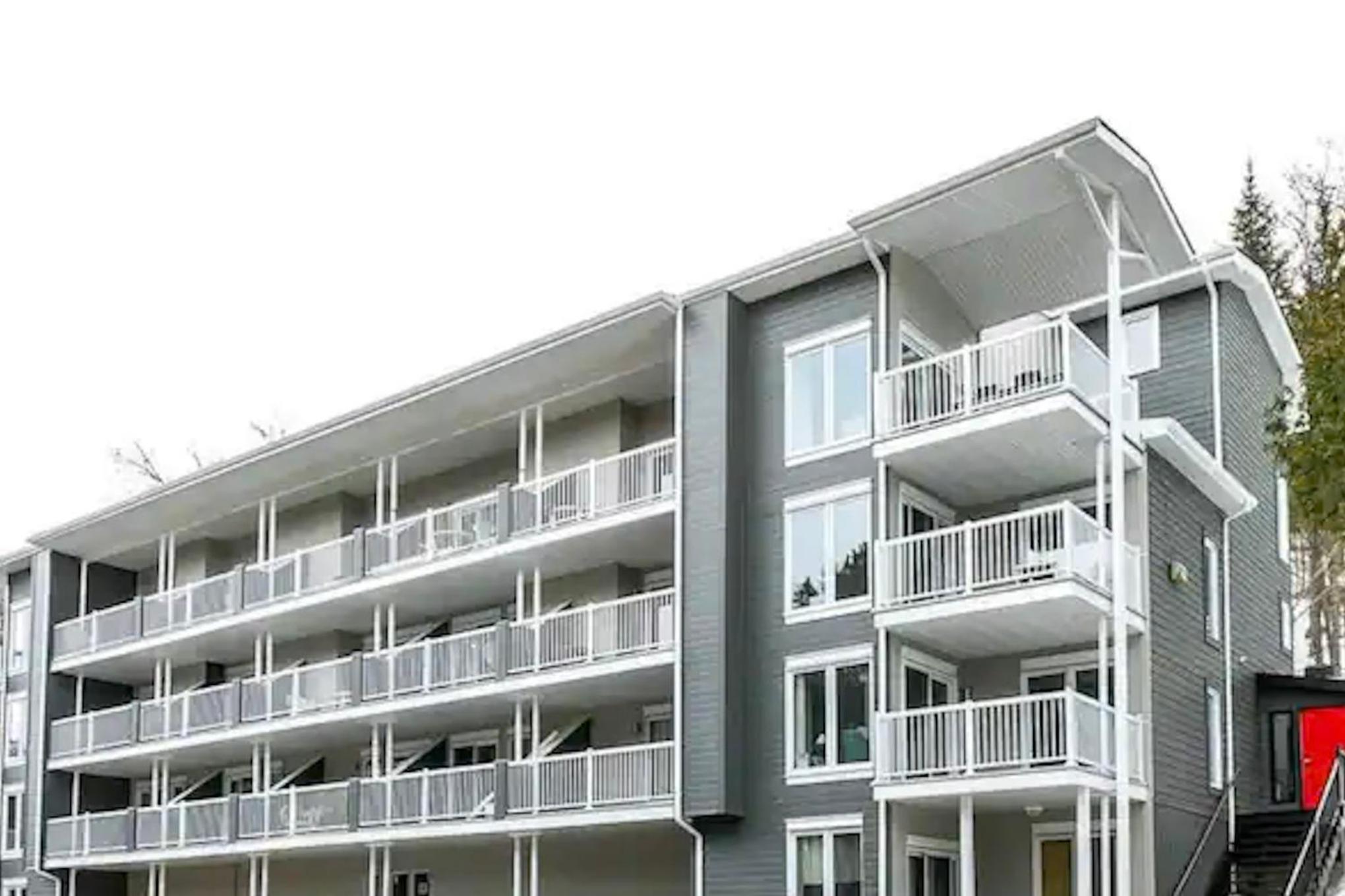 Condo moderne, escapade vacance, vue sur montagnes