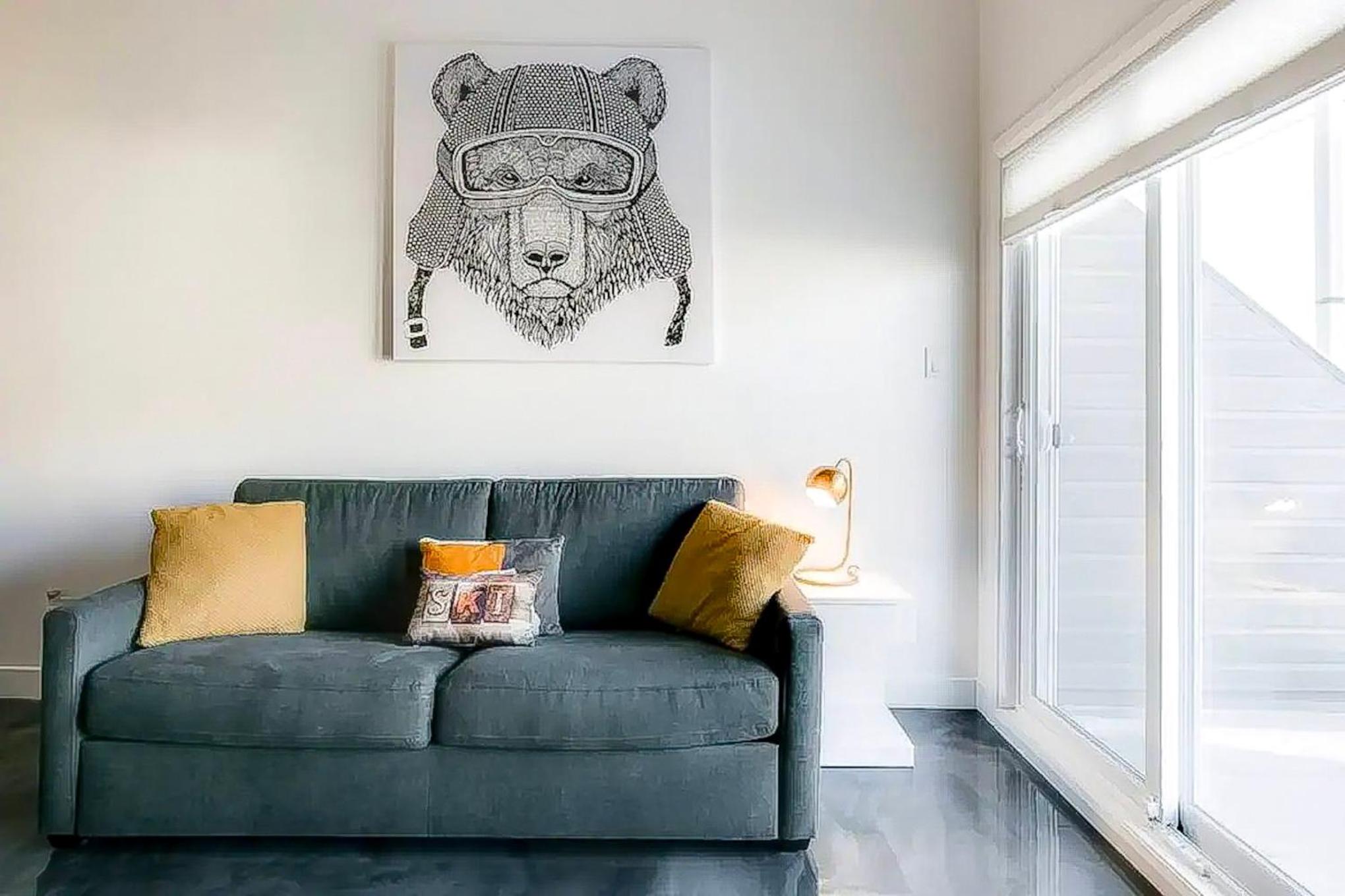 Condo moderne, escapade vacance, vue sur montagnes