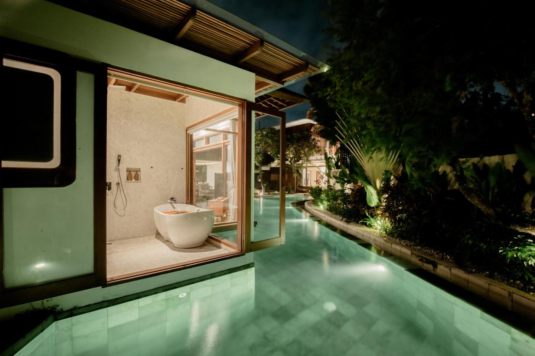 Payapaya Seminyak luxury vila 4 BR near beach potato head