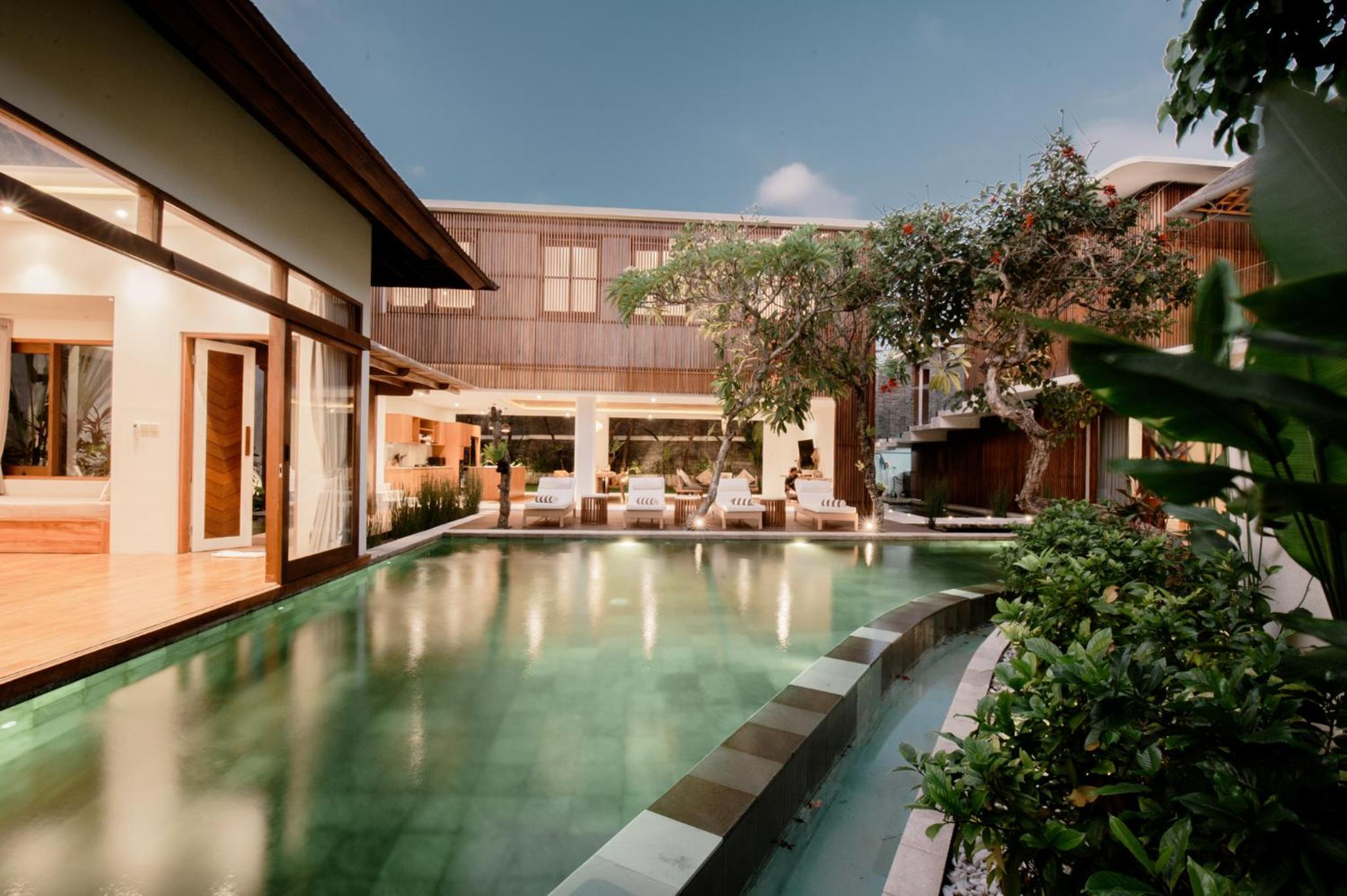 Payapaya Seminyak luxury vila 4 BR near beach potato head