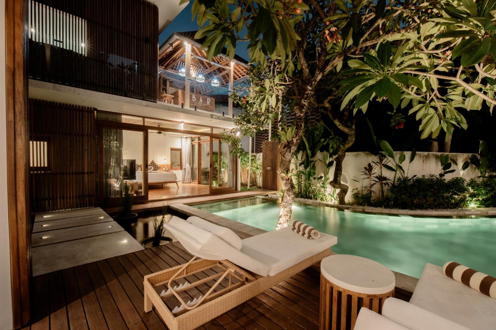 Payapaya Seminyak luxury vila 4 BR near beach potato head
