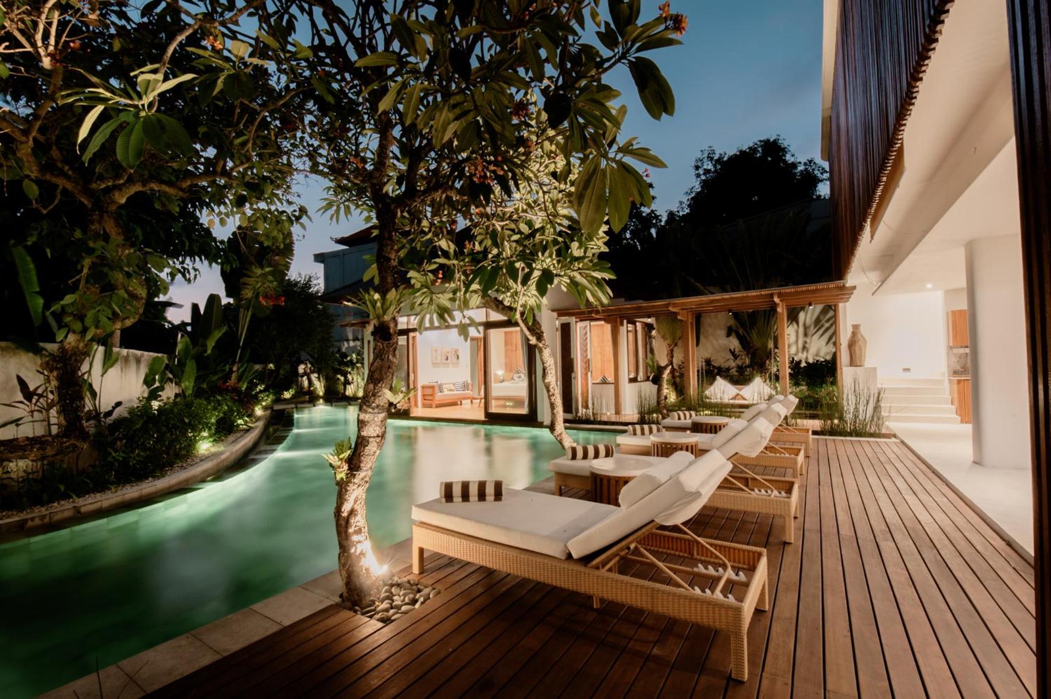 Payapaya Seminyak luxury vila 4 BR near beach potato head