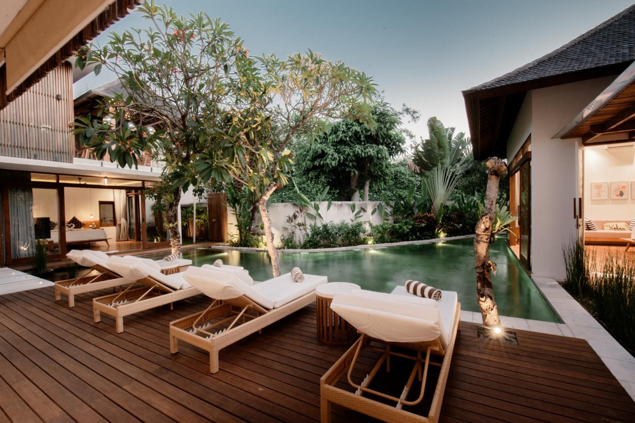 Payapaya Seminyak luxury vila 4 BR near beach potato head
