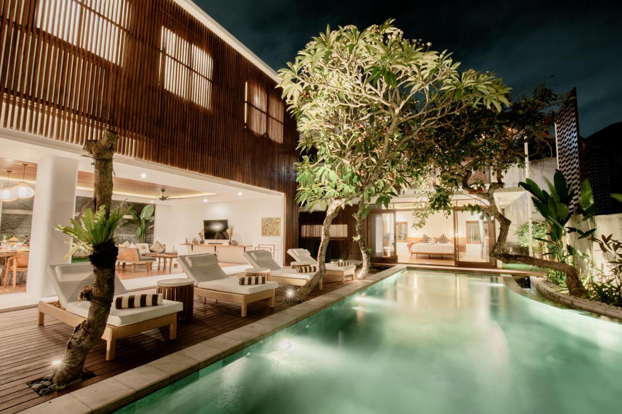 Payapaya Seminyak luxury vila 4 BR near beach potato head