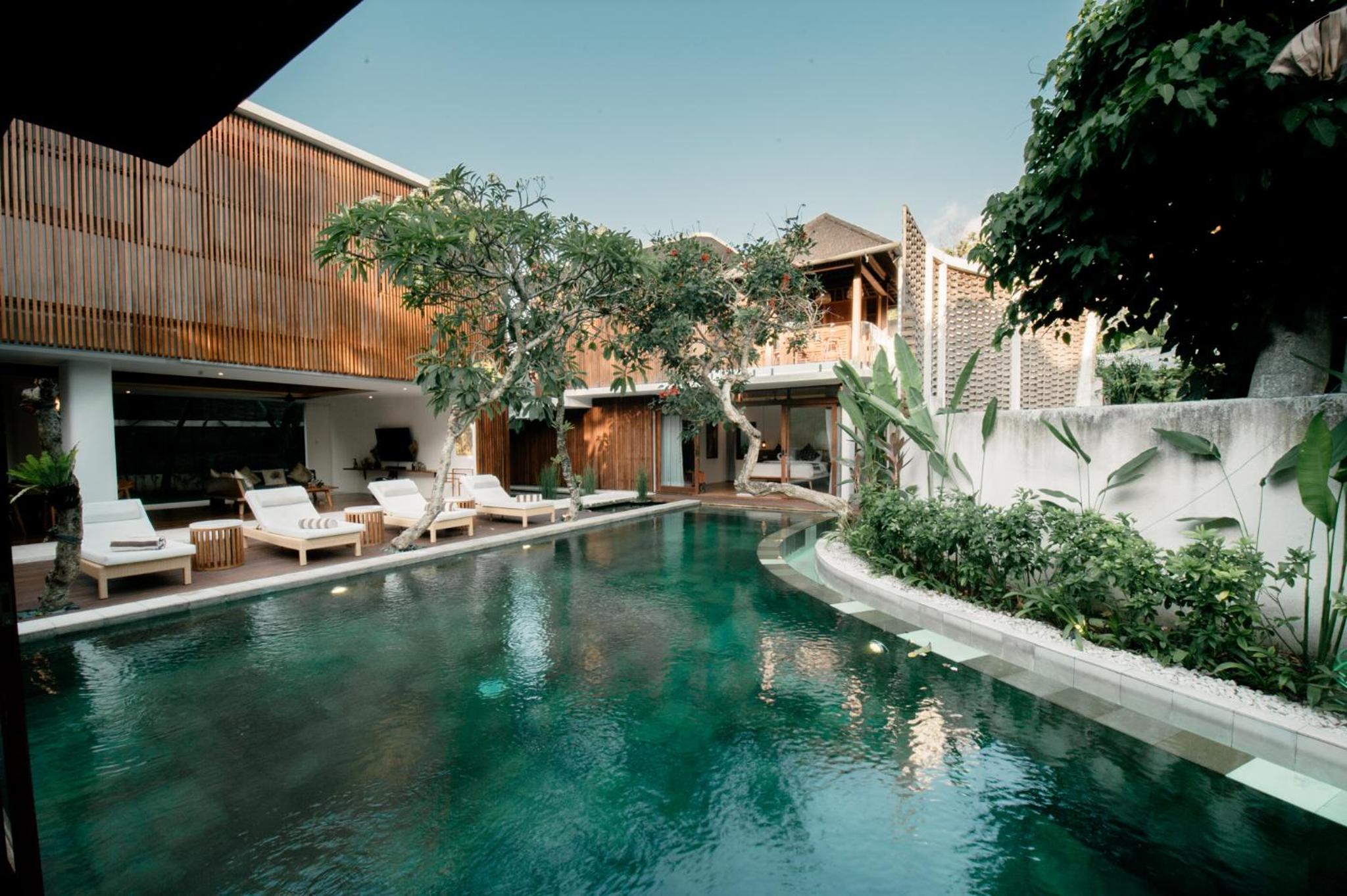 Payapaya Seminyak luxury vila 4 BR near beach potato head