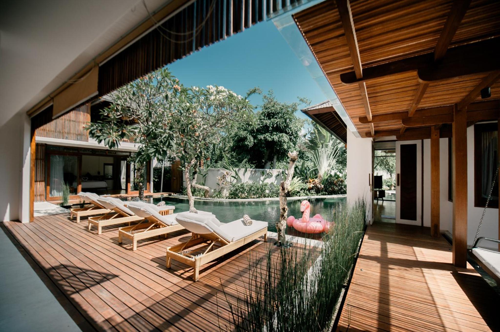 Payapaya Seminyak luxury vila 4 BR near beach potato head