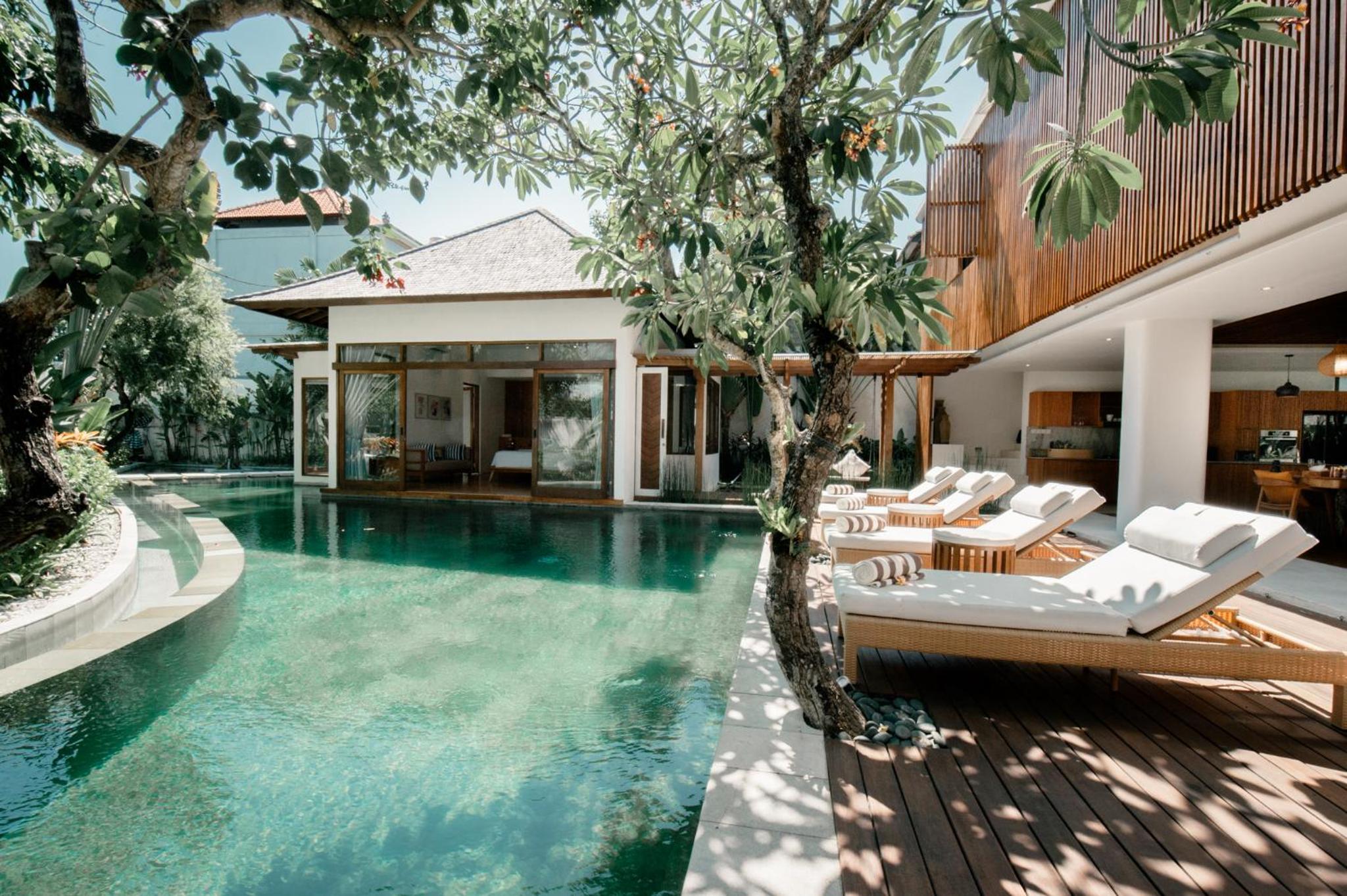 Payapaya Seminyak luxury vila 4 BR near beach potato head