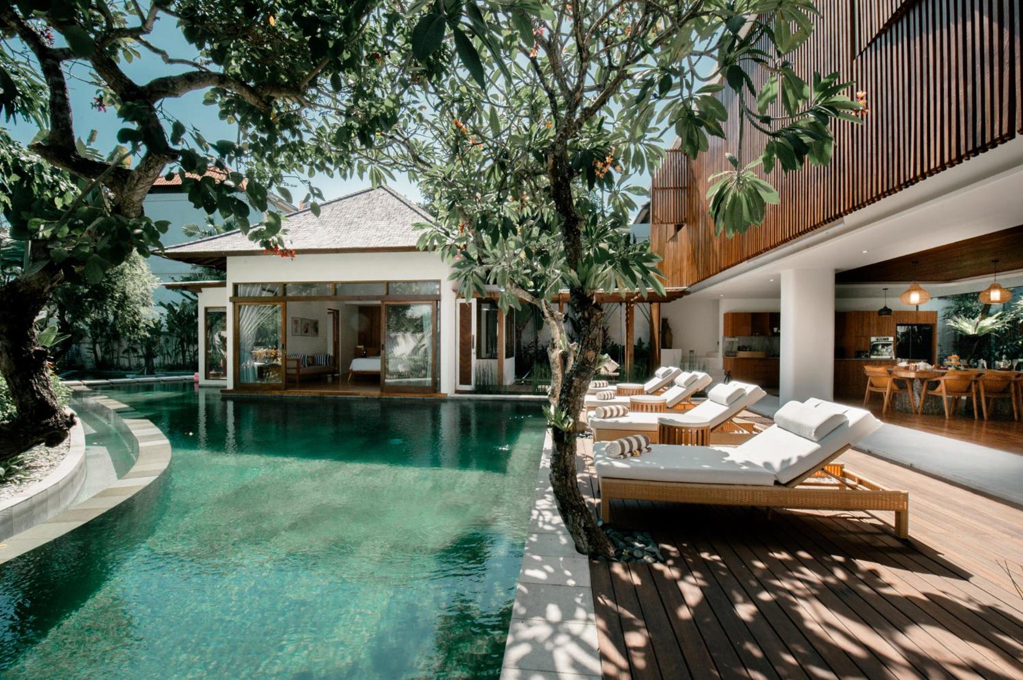 Payapaya Seminyak luxury vila 4 BR near beach potato head