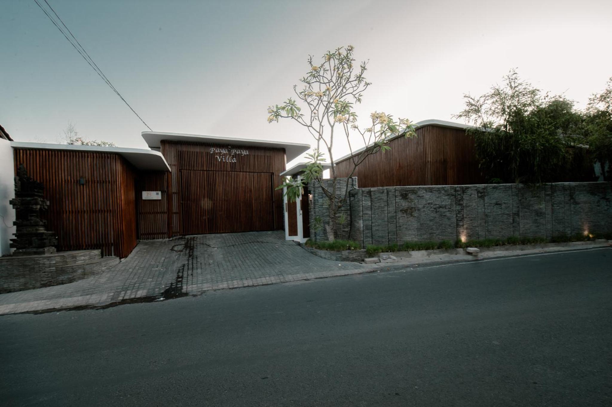 Payapaya Seminyak luxury vila 4 BR near beach potato head