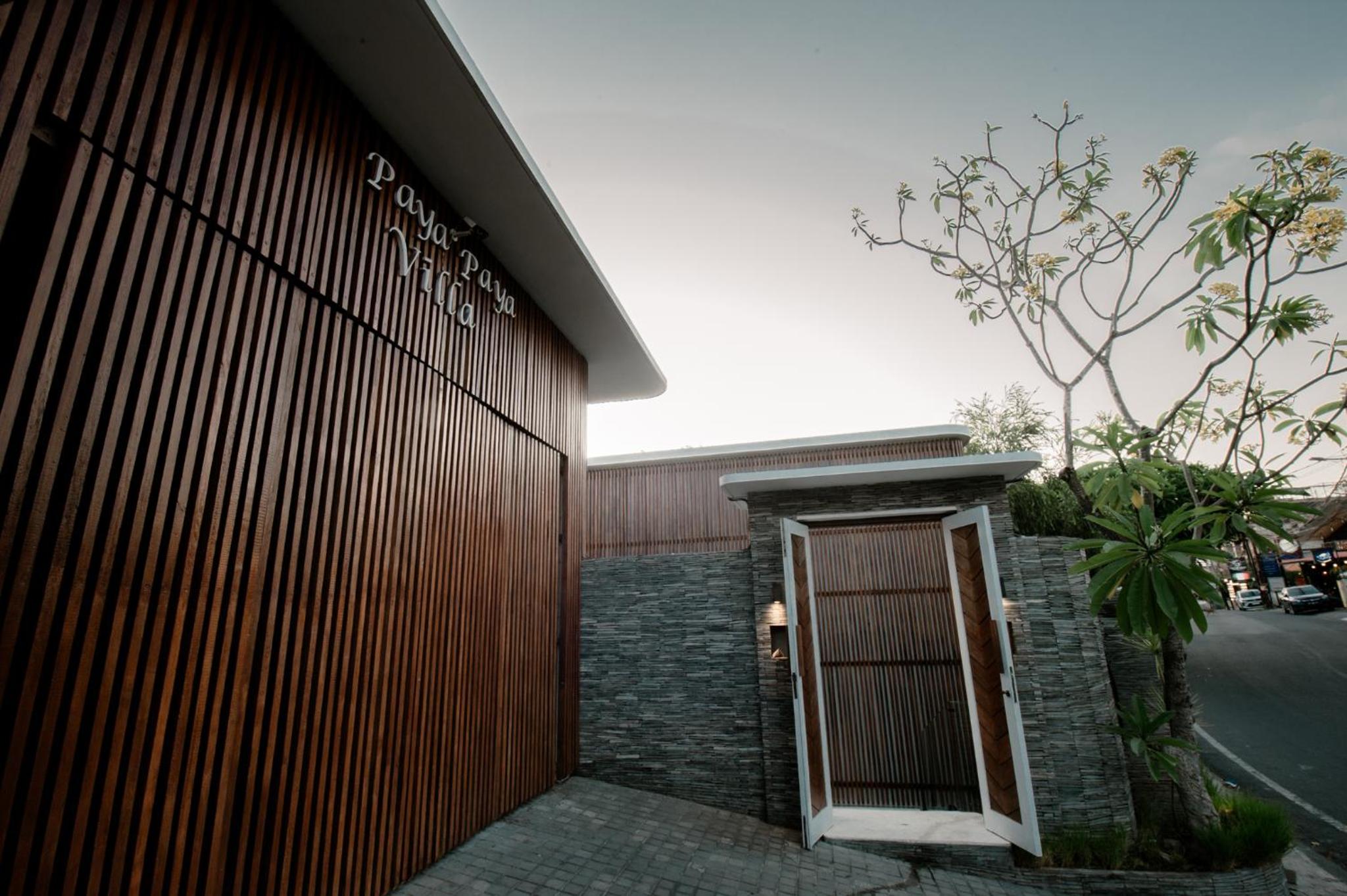 Payapaya Seminyak luxury vila 4 BR near beach potato head