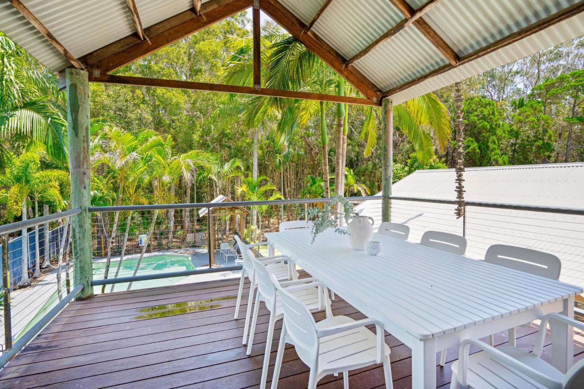 Driftwood Beach House at Rainbow Beach with Pool Aircon Wifi