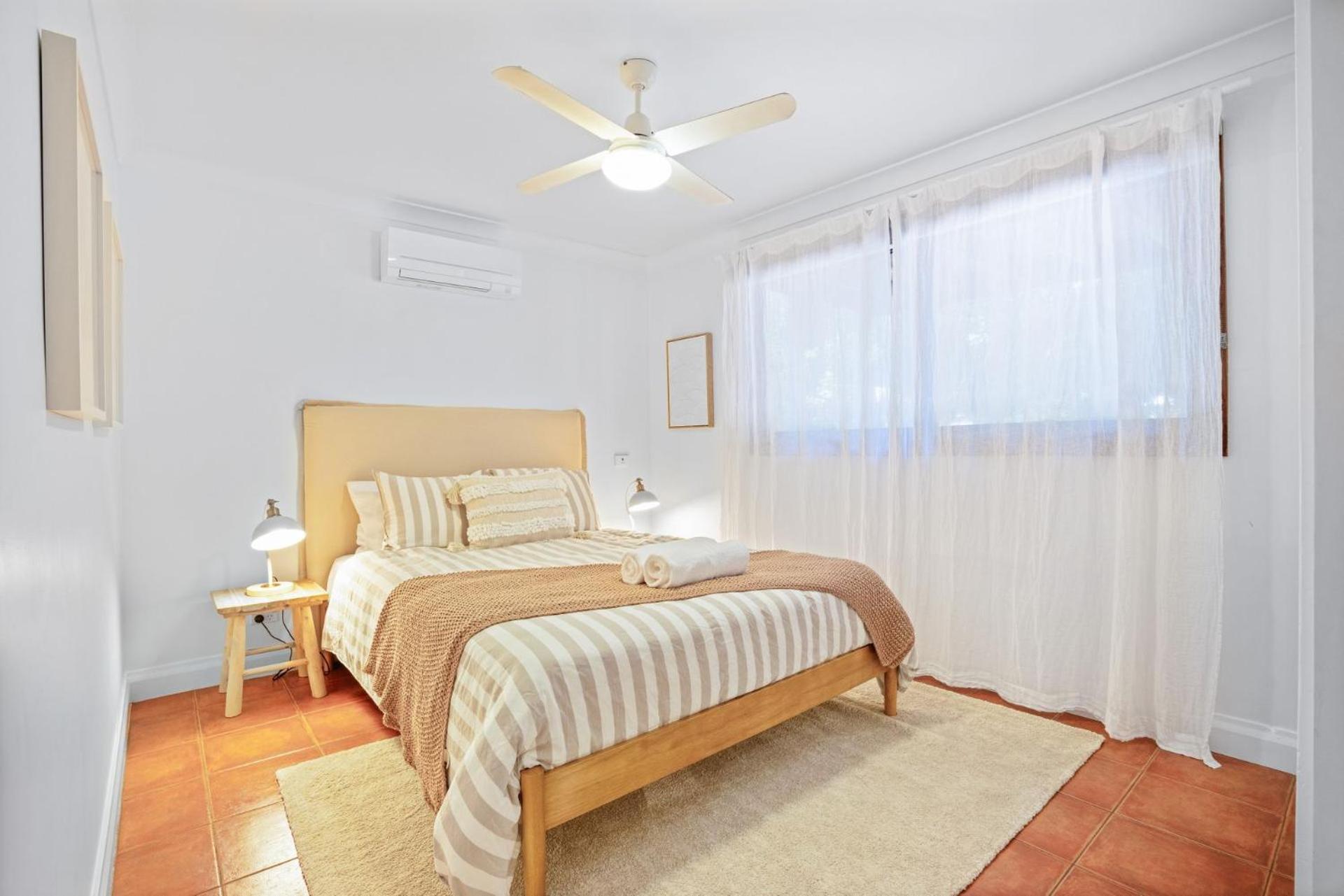 Driftwood Beach House at Rainbow Beach with Pool Aircon Wifi