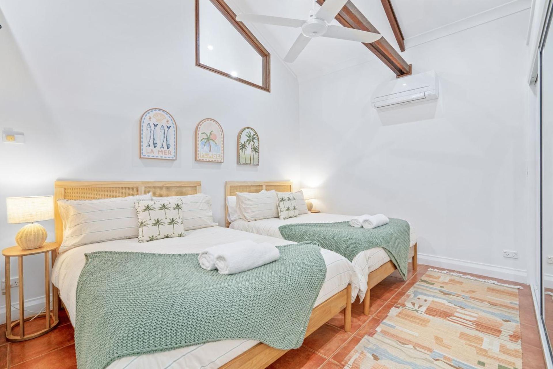 Driftwood Beach House at Rainbow Beach with Pool Aircon Wifi