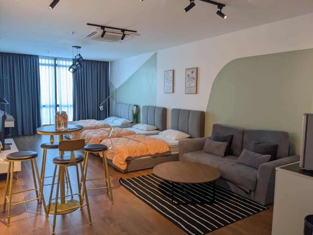 SUMMER SUITES APARTMENT-The Summer Shopping Mall photo 2