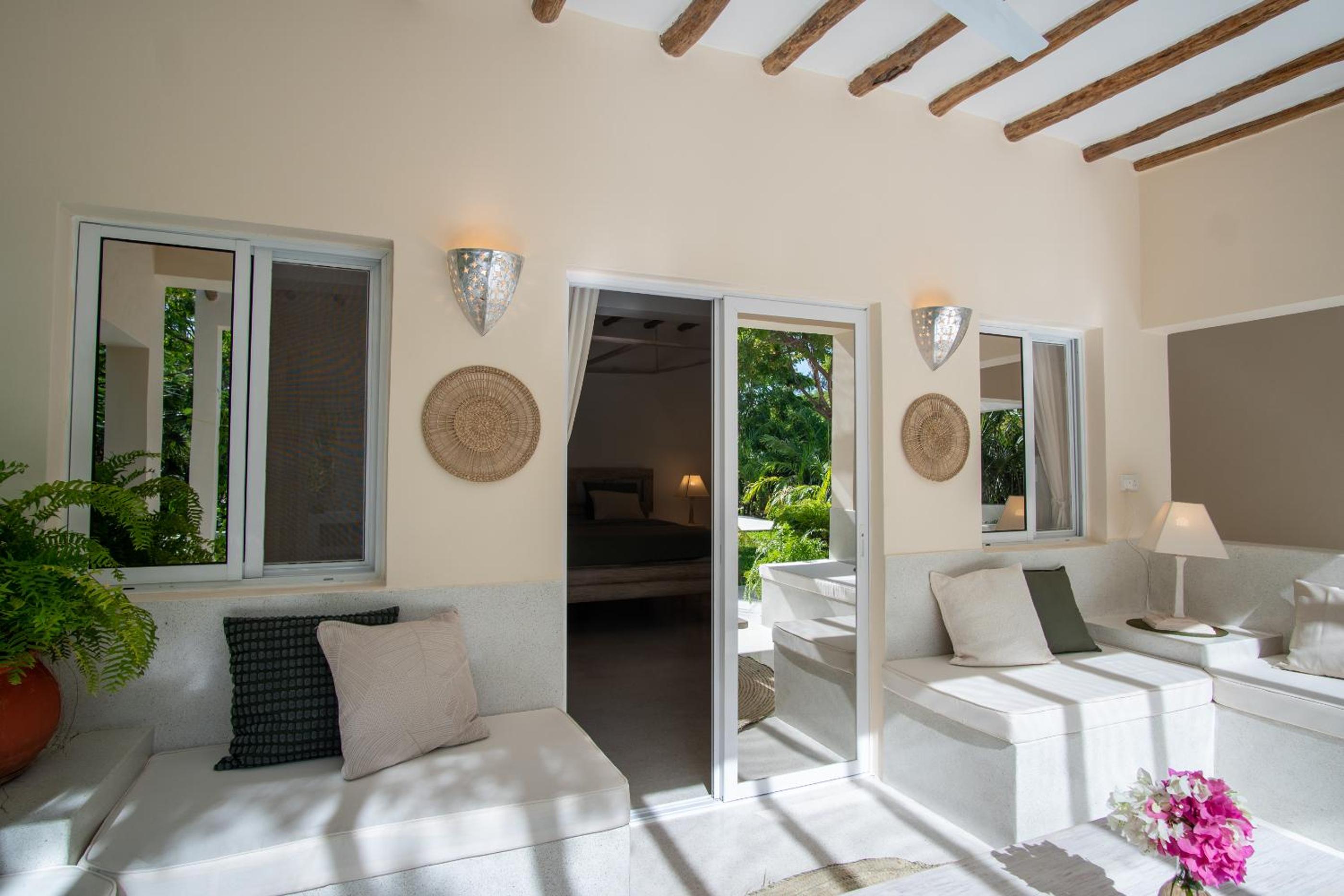Allamanda Beach House at CheShale Beach