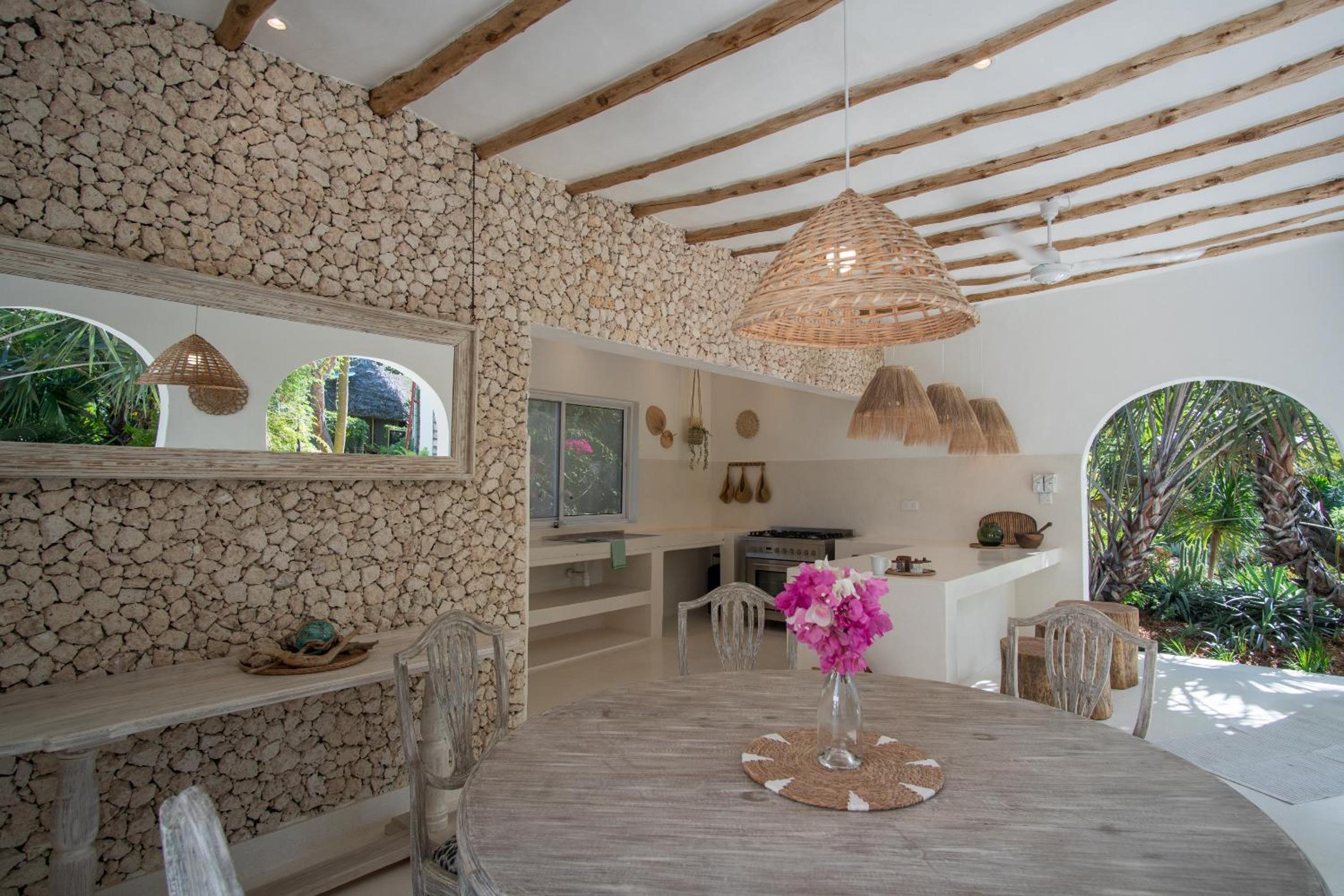Allamanda Beach House at CheShale Beach