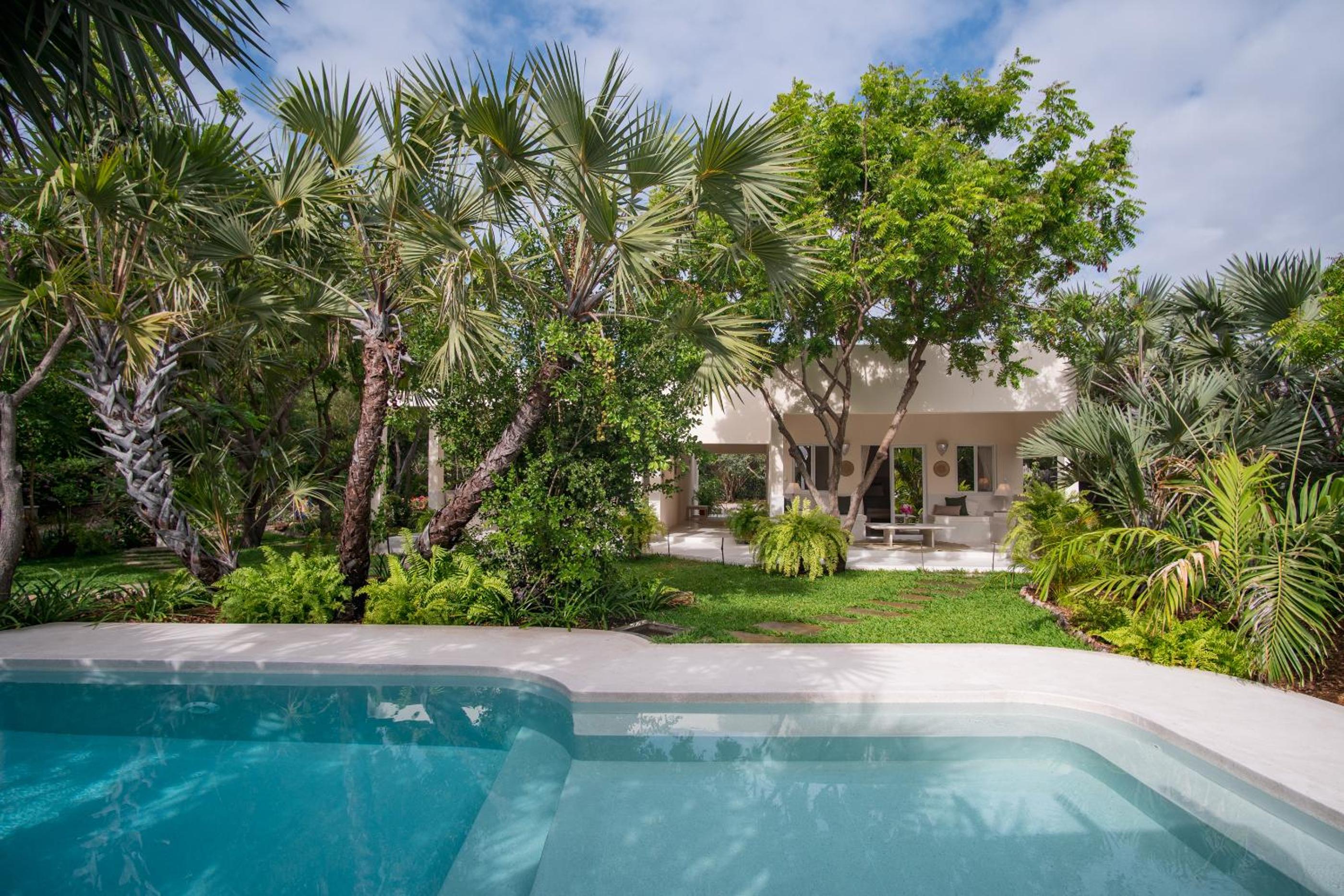 Allamanda Beach House at CheShale Beach