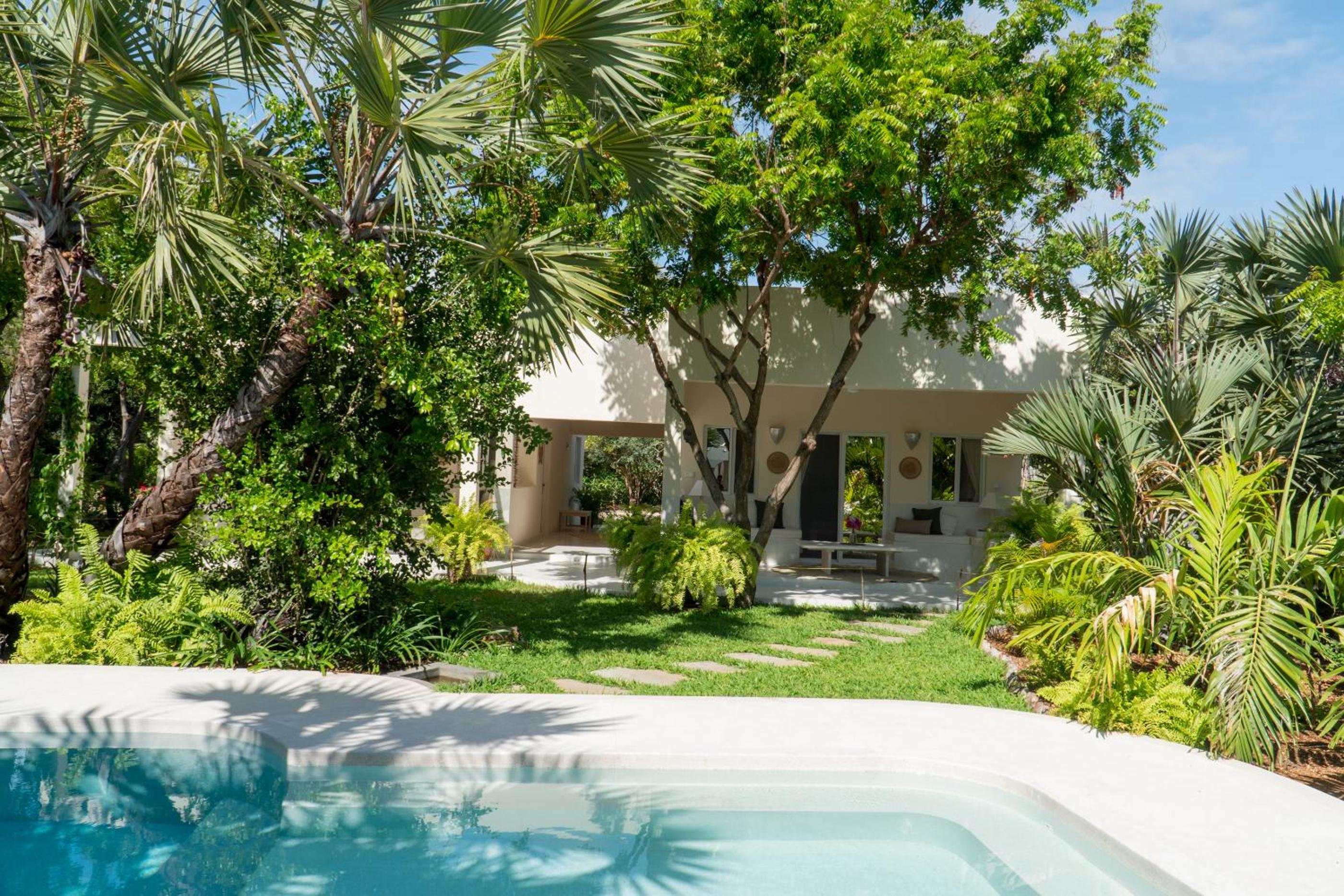 Allamanda Beach House at CheShale Beach