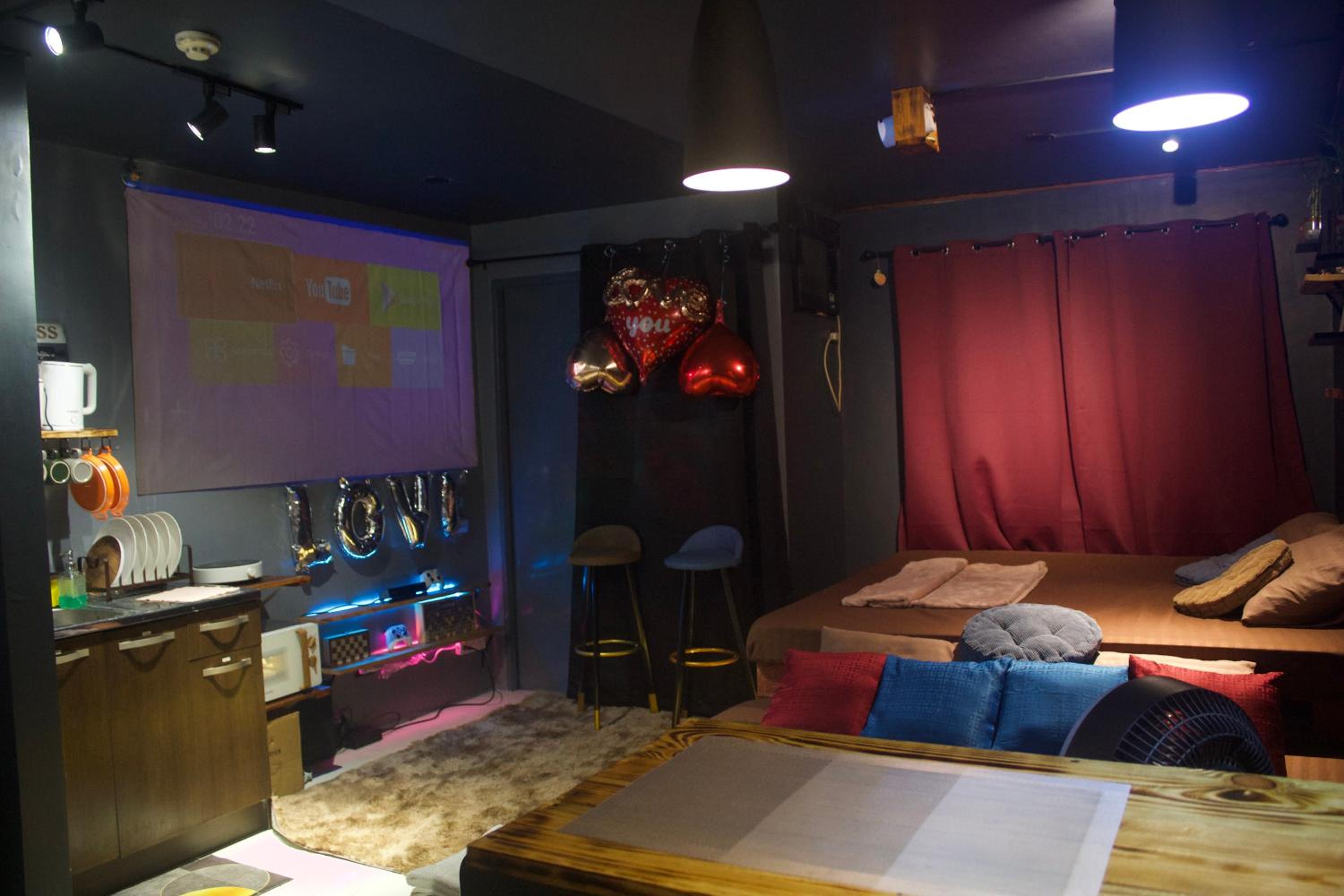 EL MEIR STAYCATION SMART CINEMA CABIN BESIDE ENCHANTED KiNGDOM view 5