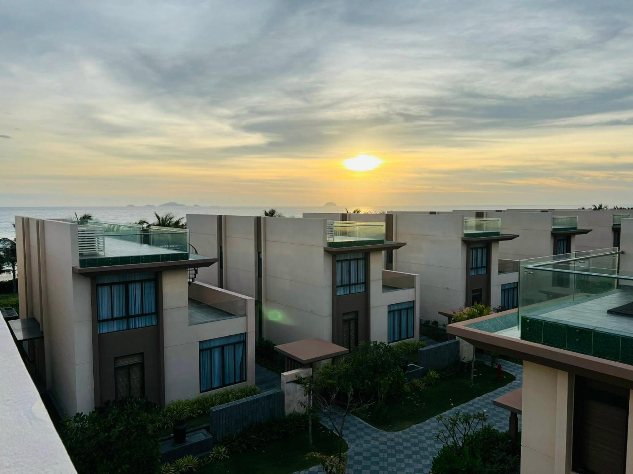 Seascape Villas In Long Beach Cam Ranh