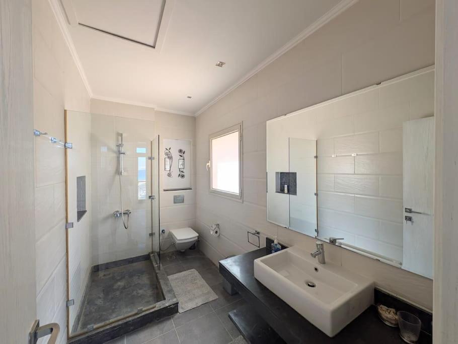 Central Luxury Marina 3BR Apt Free Beach Access view 4