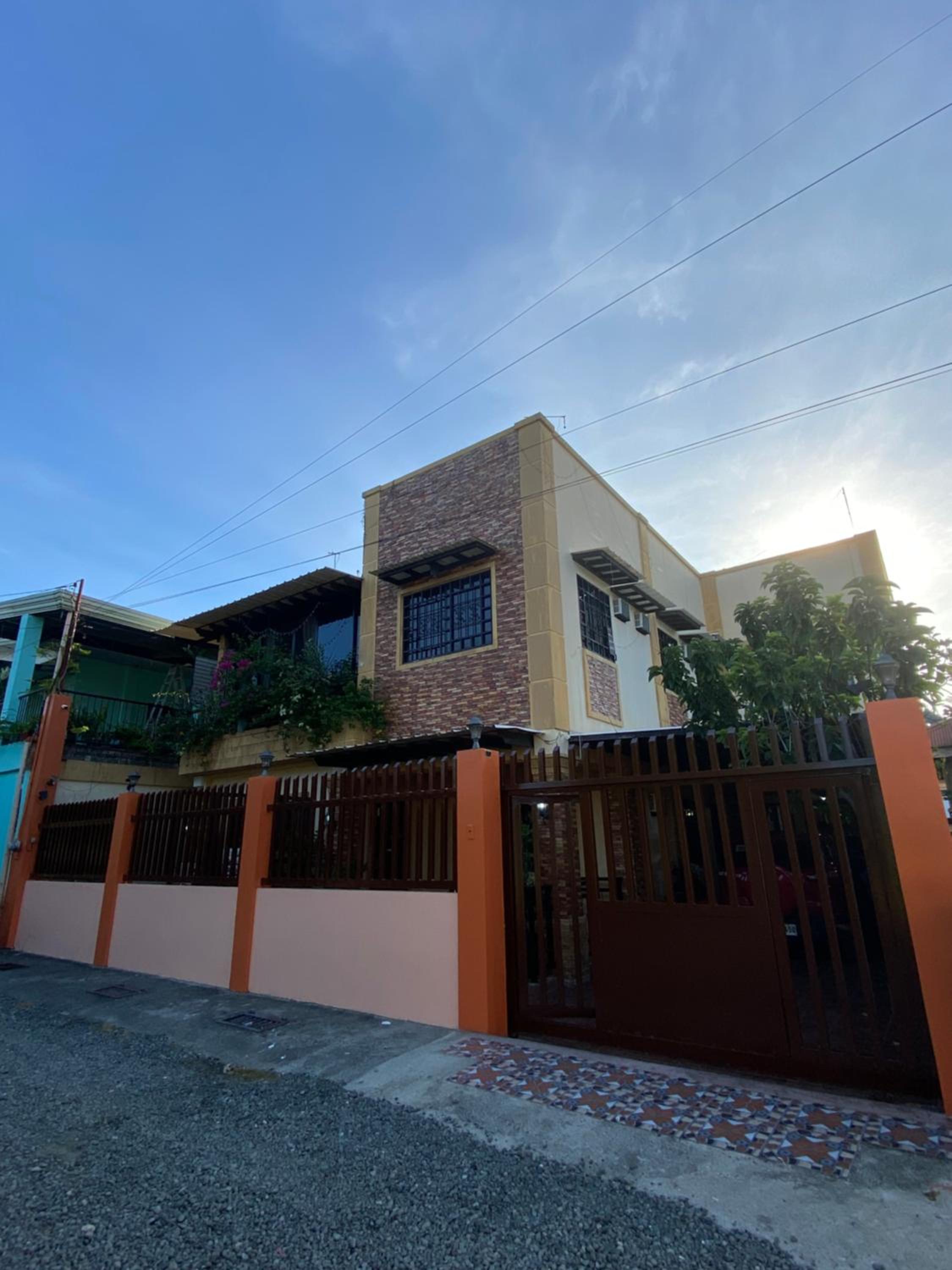 Len Staycation in Panabo 3BDR-2BR-Downstairs Wifi Netflix