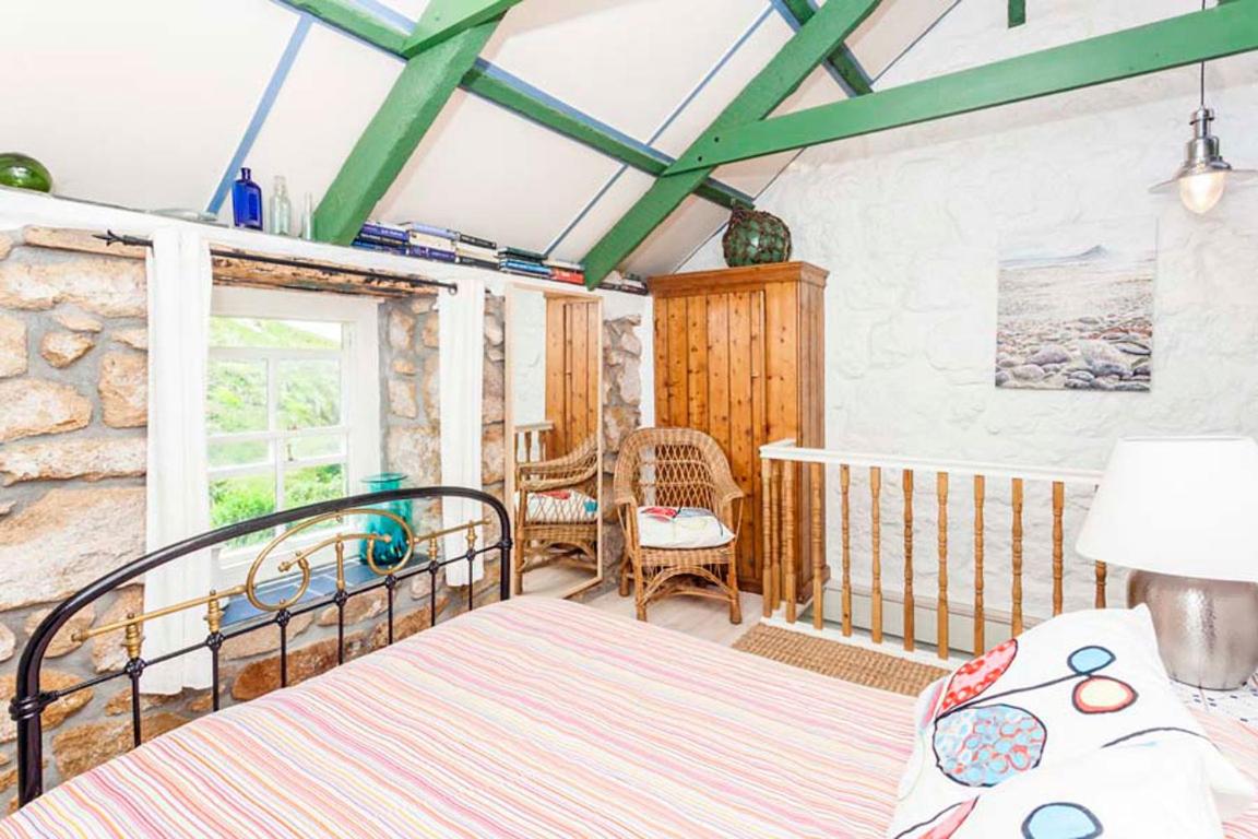 Castaways Vellandreath Cornish Cottages view 3