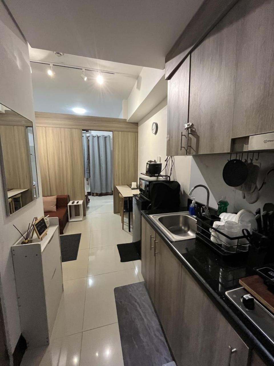 KC's Crib - 1BR Condo Unit at Fame Mandaluyong view 2