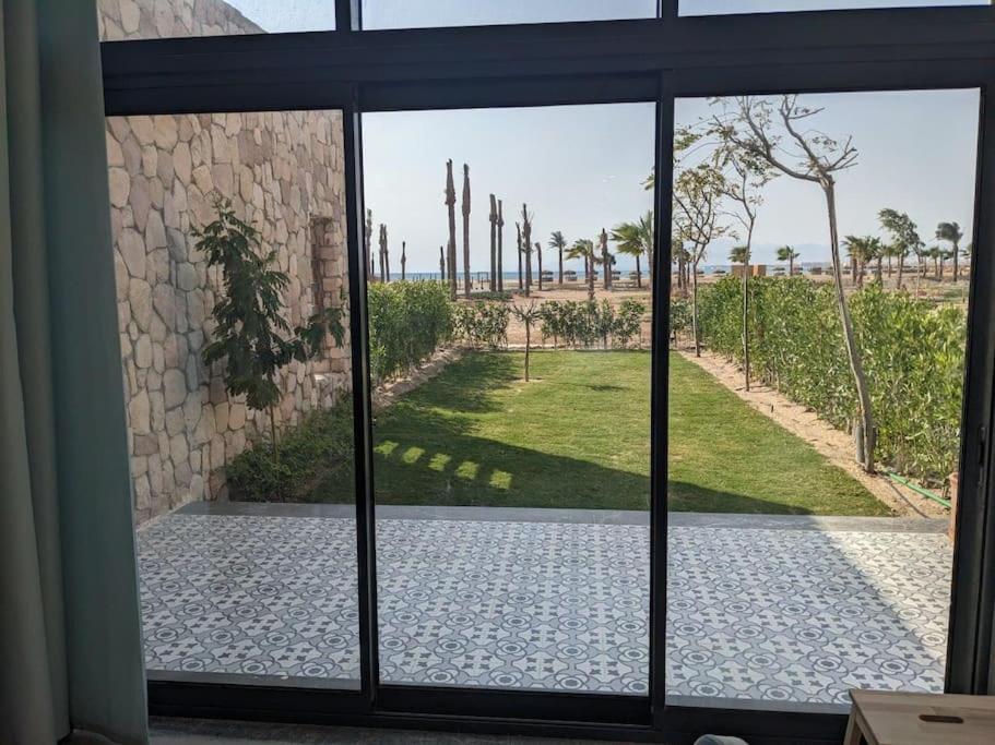 Modern Beachfront 1BR Loft with Garden in Somabay view 4