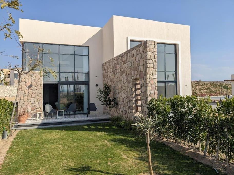 Modern Beachfront 1BR Loft with Garden in Somabay view 5